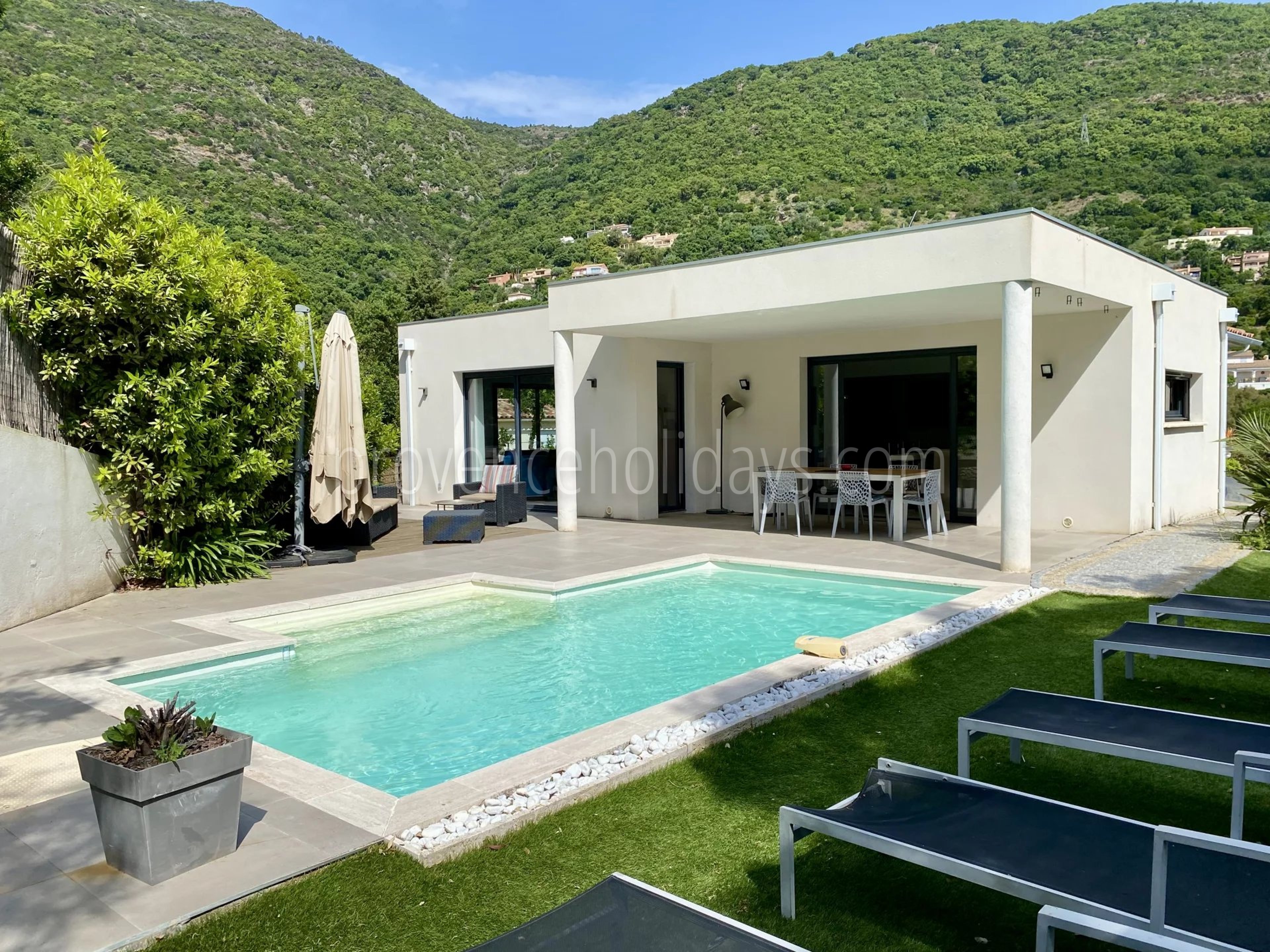 1 - Villa met zelfstandige ruimte in Cavalaire-sur-Mer: Villa: Pool