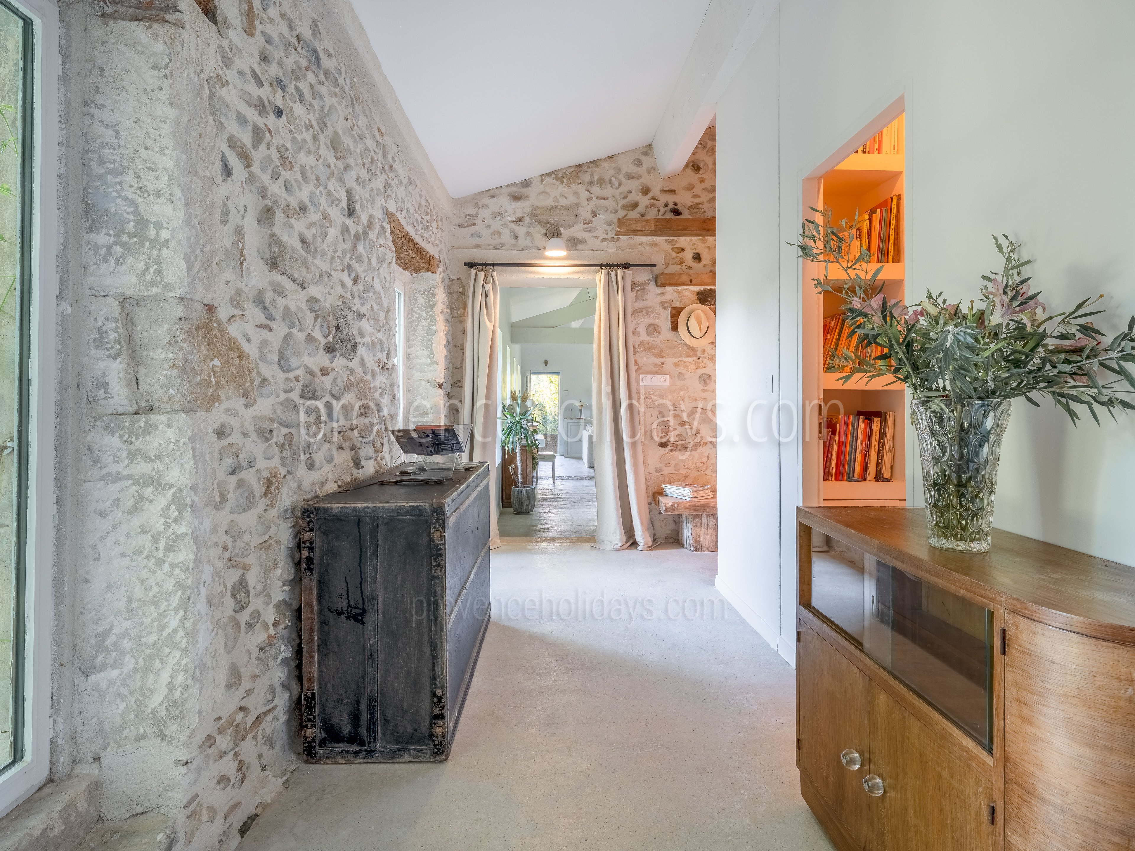 24 - Mas des Champs: Villa: Interior