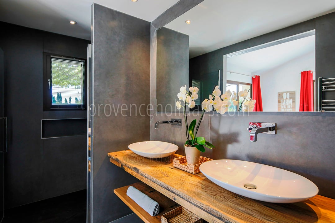 36 - Mas Luna: Villa: Bathroom