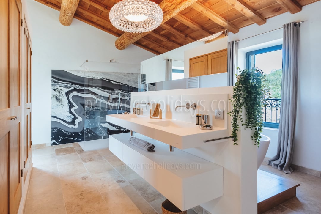 40 - Mas de Pierre: Villa: Bathroom
