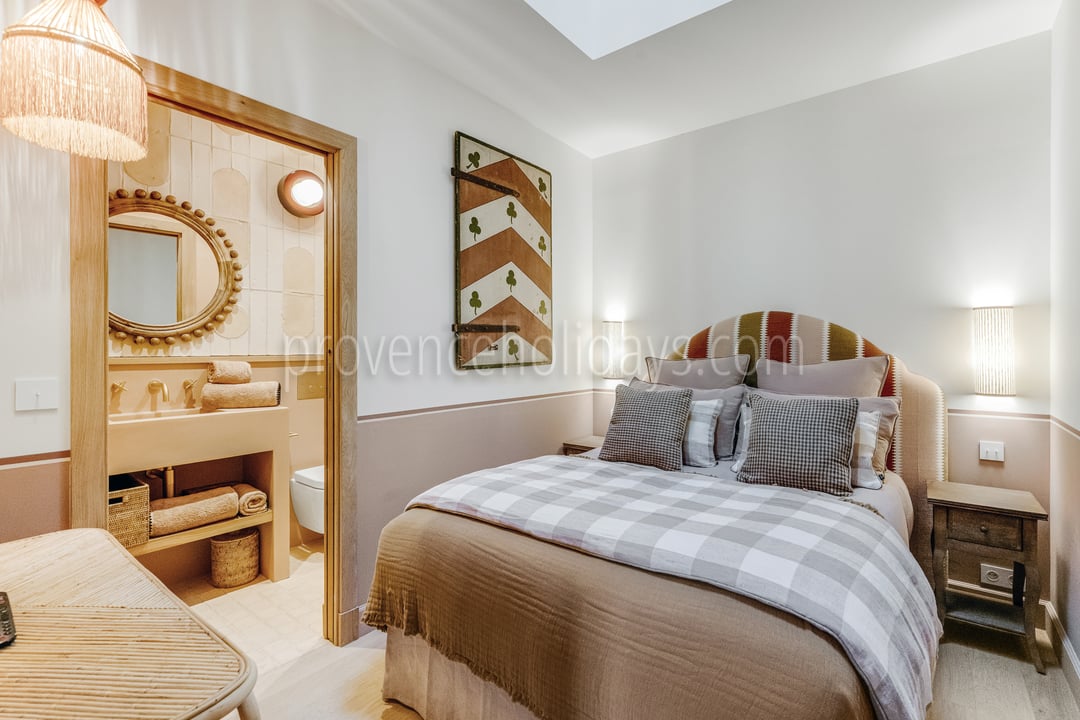 2 - La Tropézienne: Villa: Bedroom