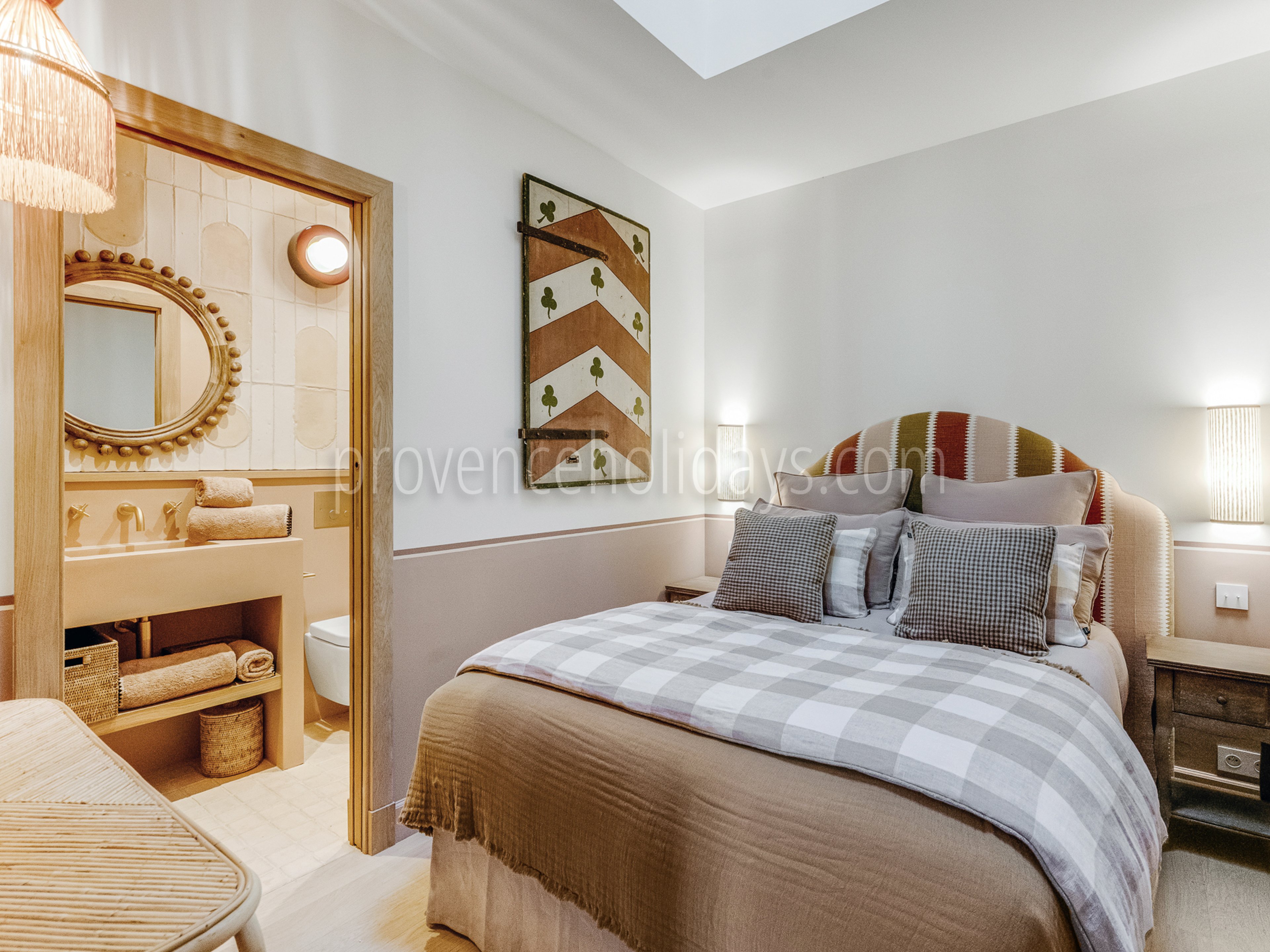 2 - La Tropézienne: Villa: Bedroom