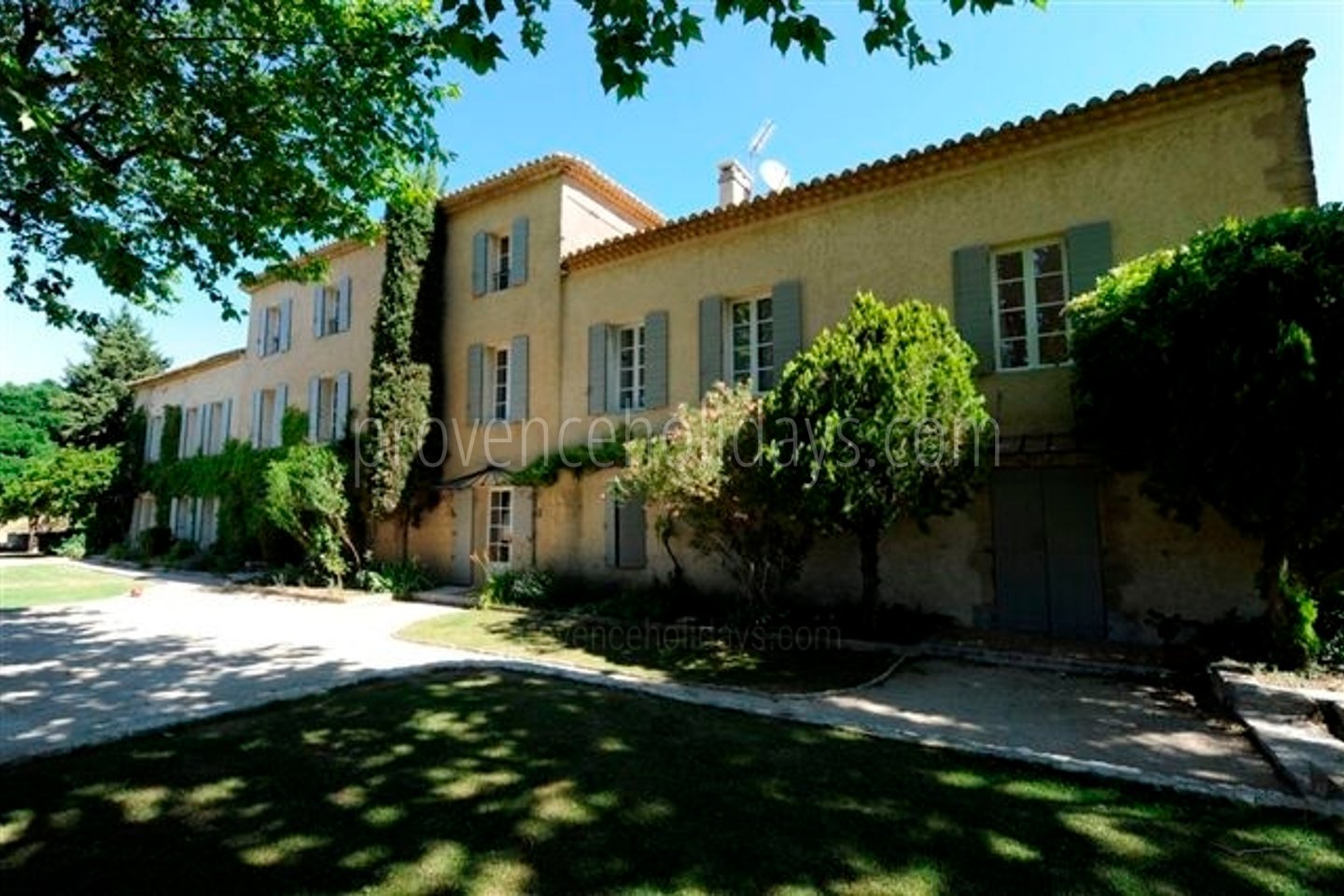 14 - Mas Lambesc: Villa: Exterior