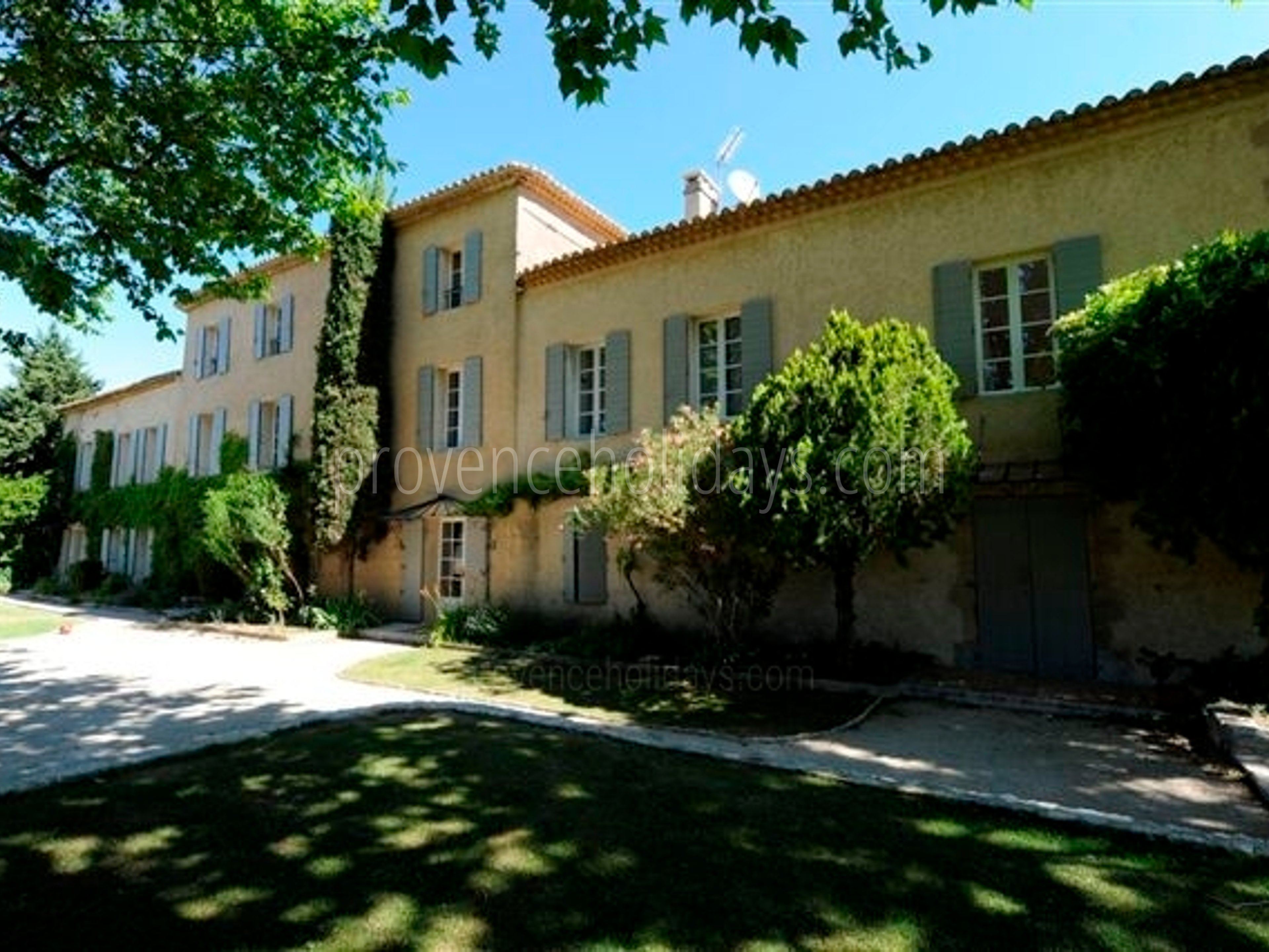 14 - Mas Lambesc: Villa: Exterior