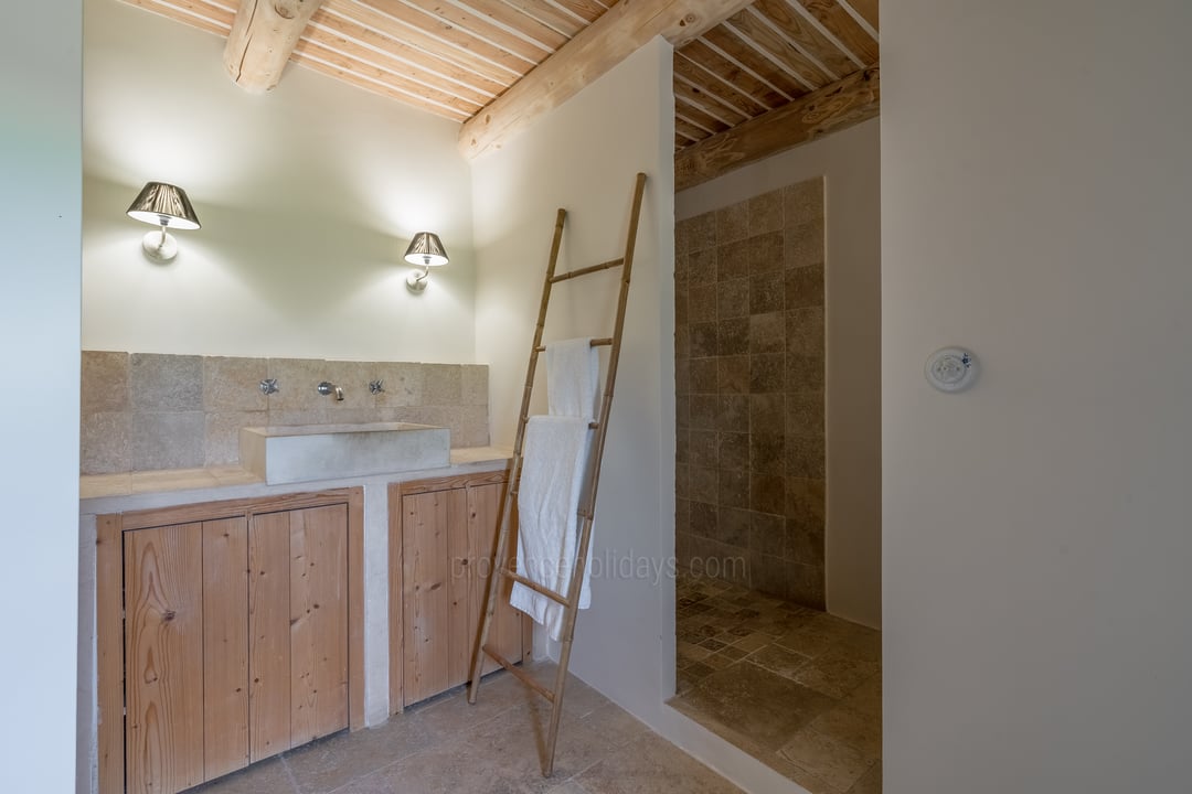 17 - Mas du Peyron: Villa: Bathroom