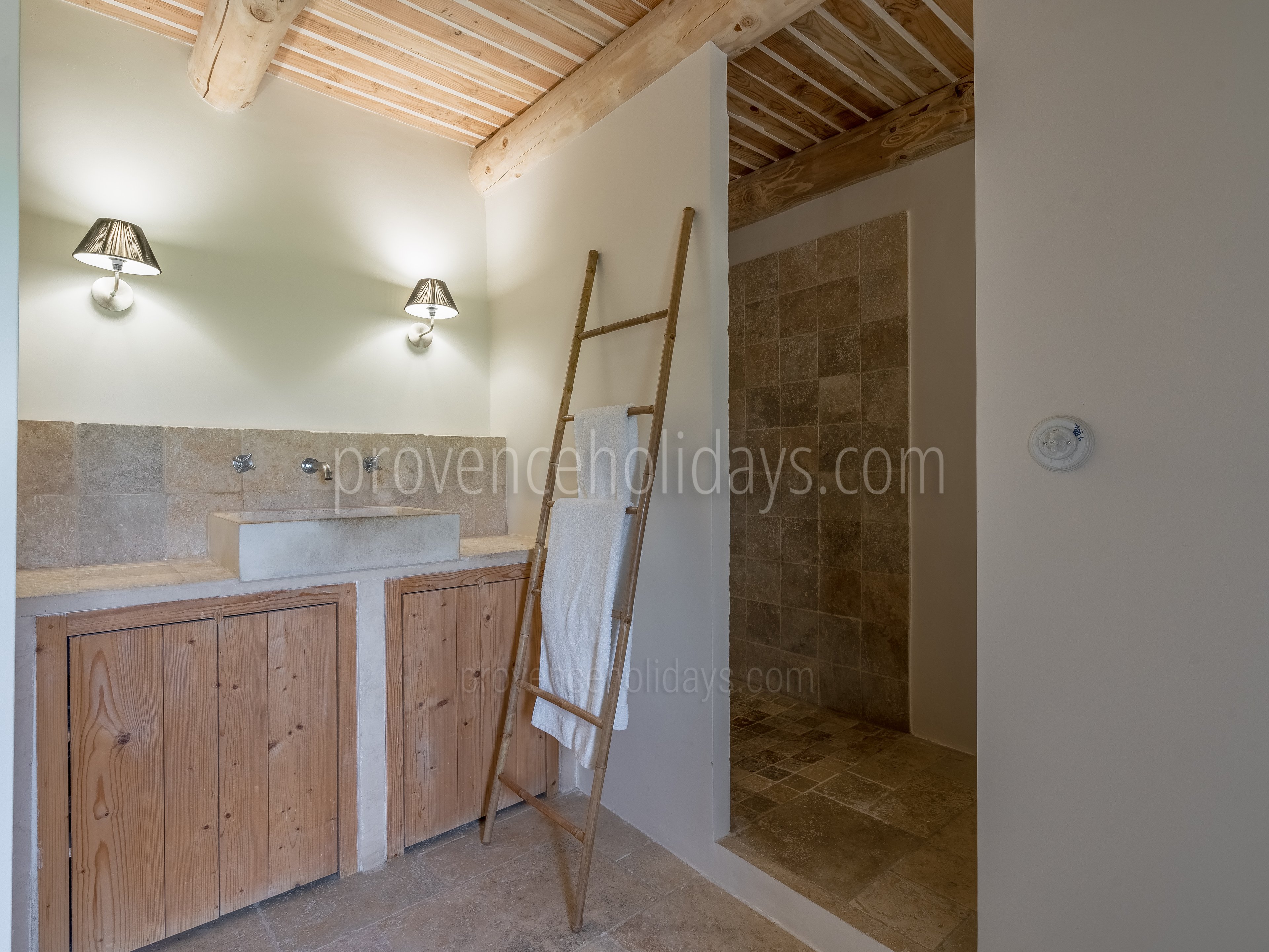 18 - Mas du Peyron: Villa: Bathroom