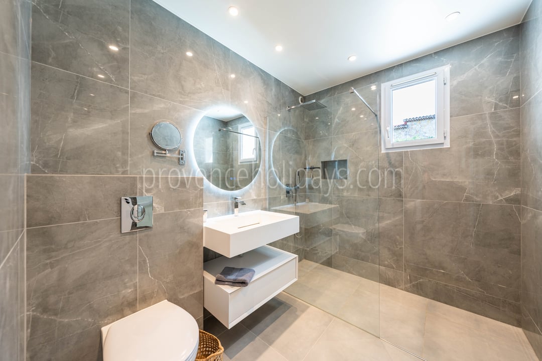 23 - Villa Croisette: Villa: Bathroom