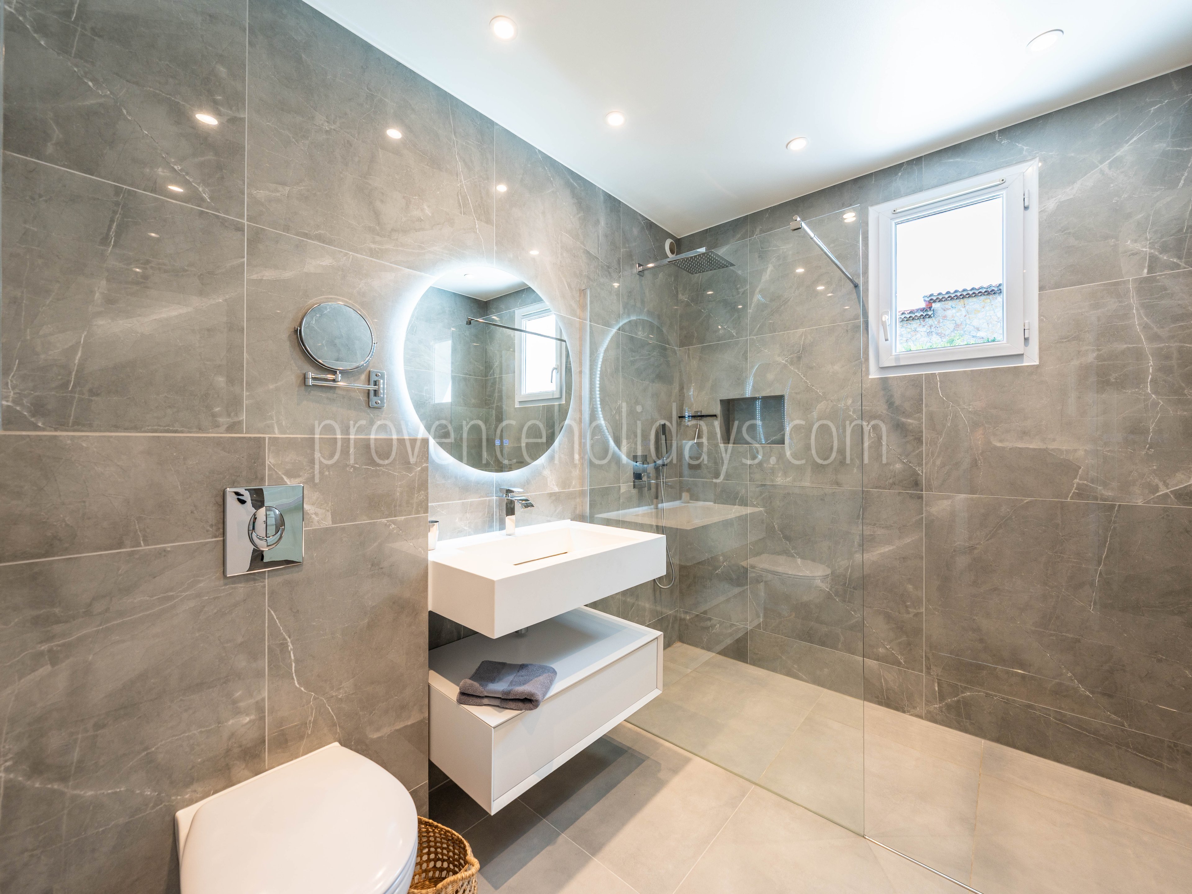 23 - Villa Croisette: Villa: Bathroom