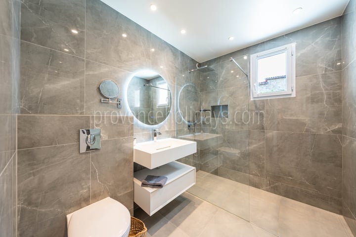 23 - Villa Croisette: Villa: Bathroom