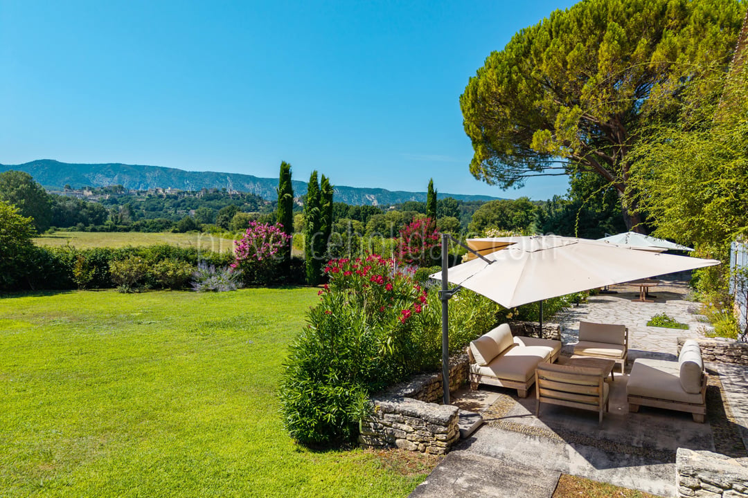 2 - Provençal mas in Ménerbes: Villa: Exterior