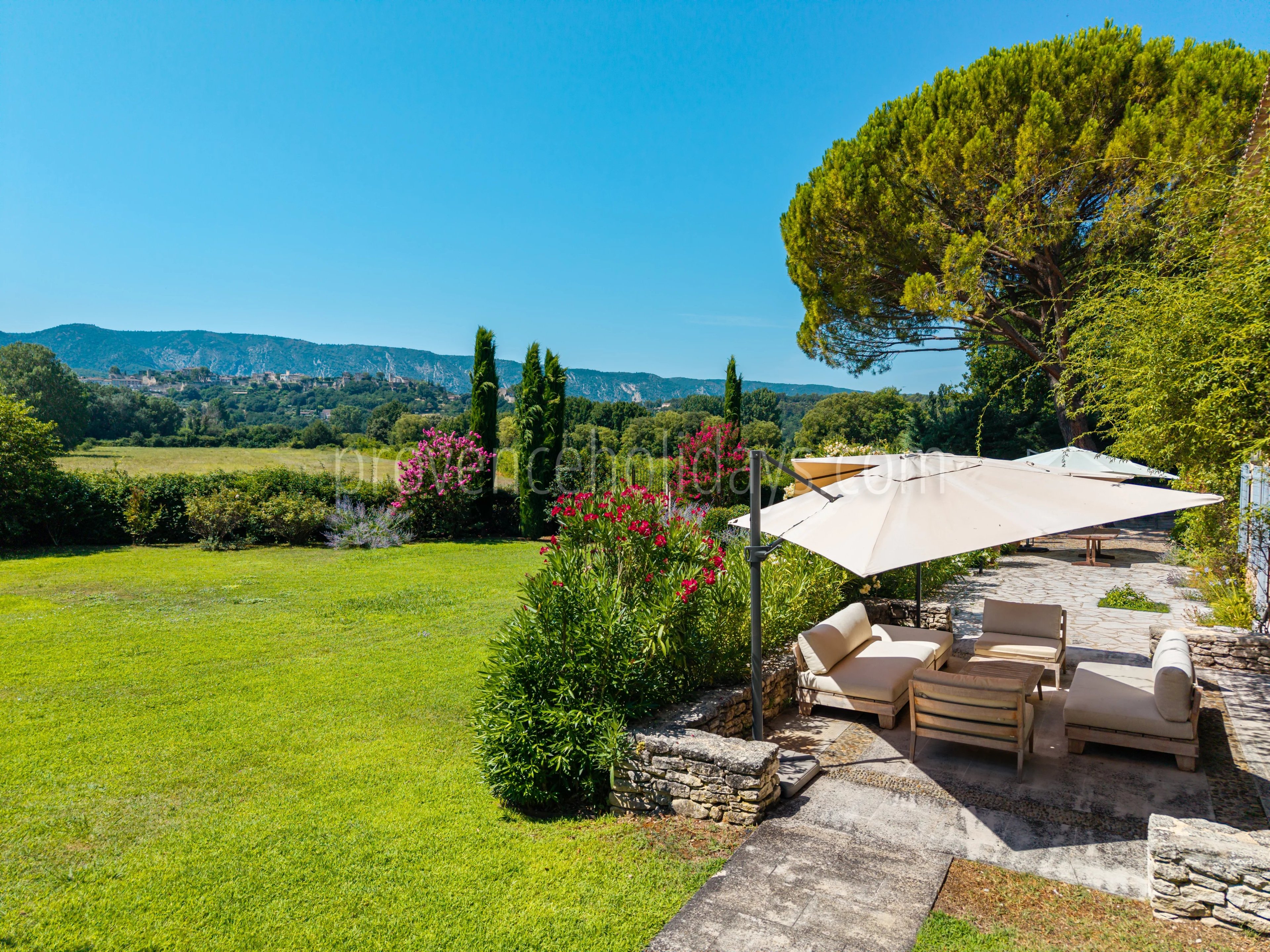 2 - Provençal mas in Ménerbes: Villa: Exterior