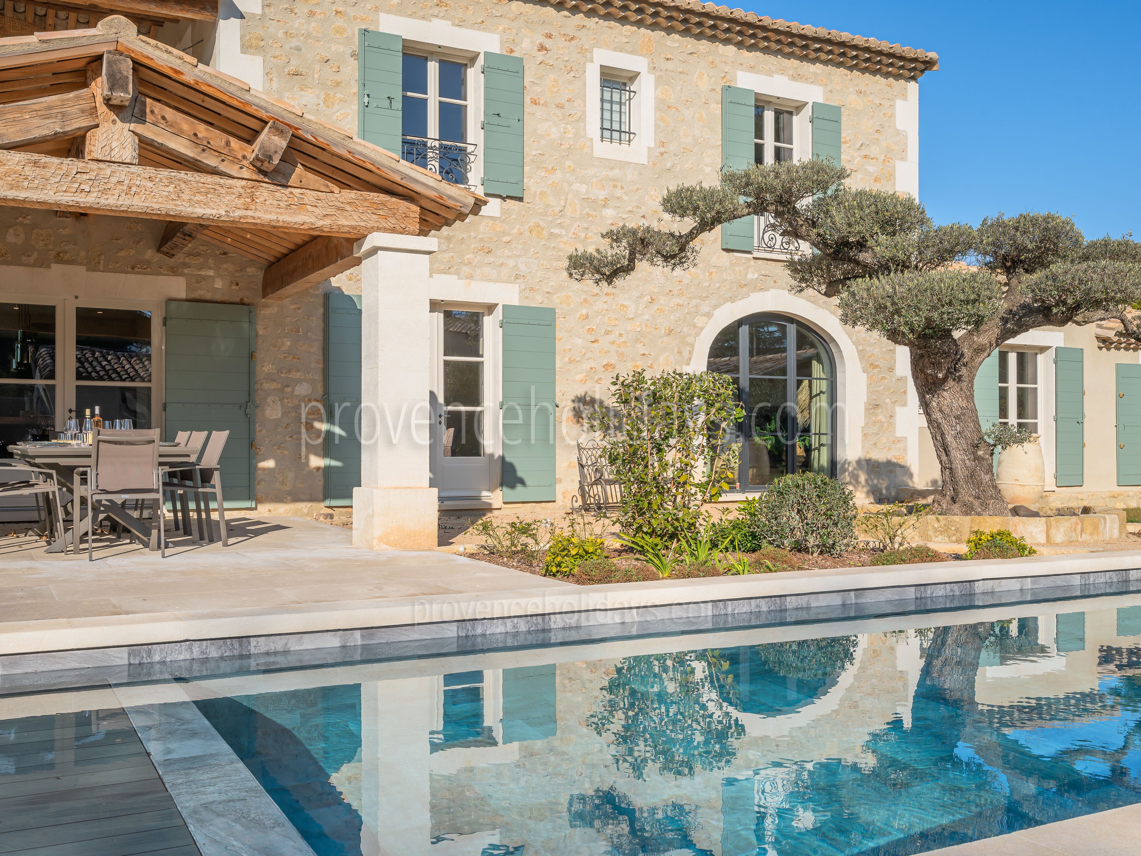 51 - Mas Lucie: Villa: Exterior