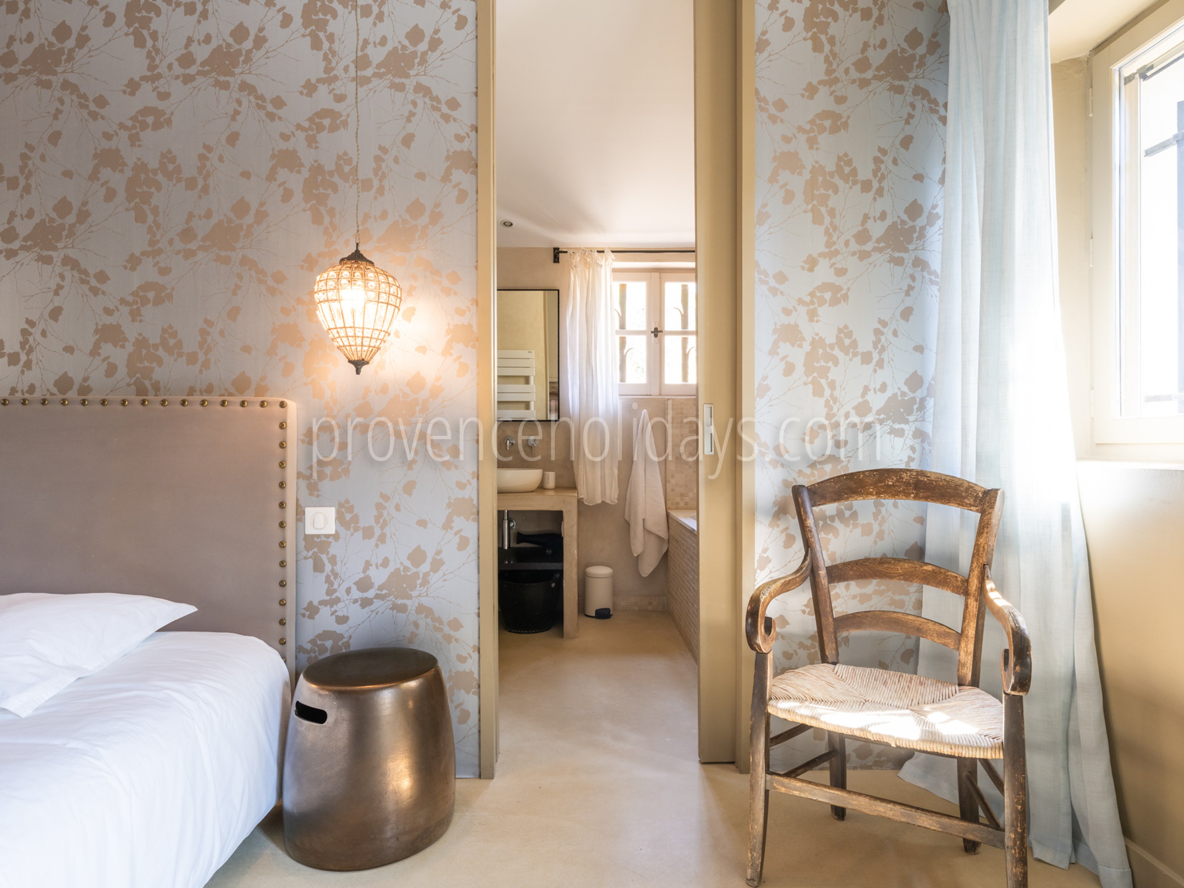 12 - Le Mas aux Gargouilles: Villa: Bedroom