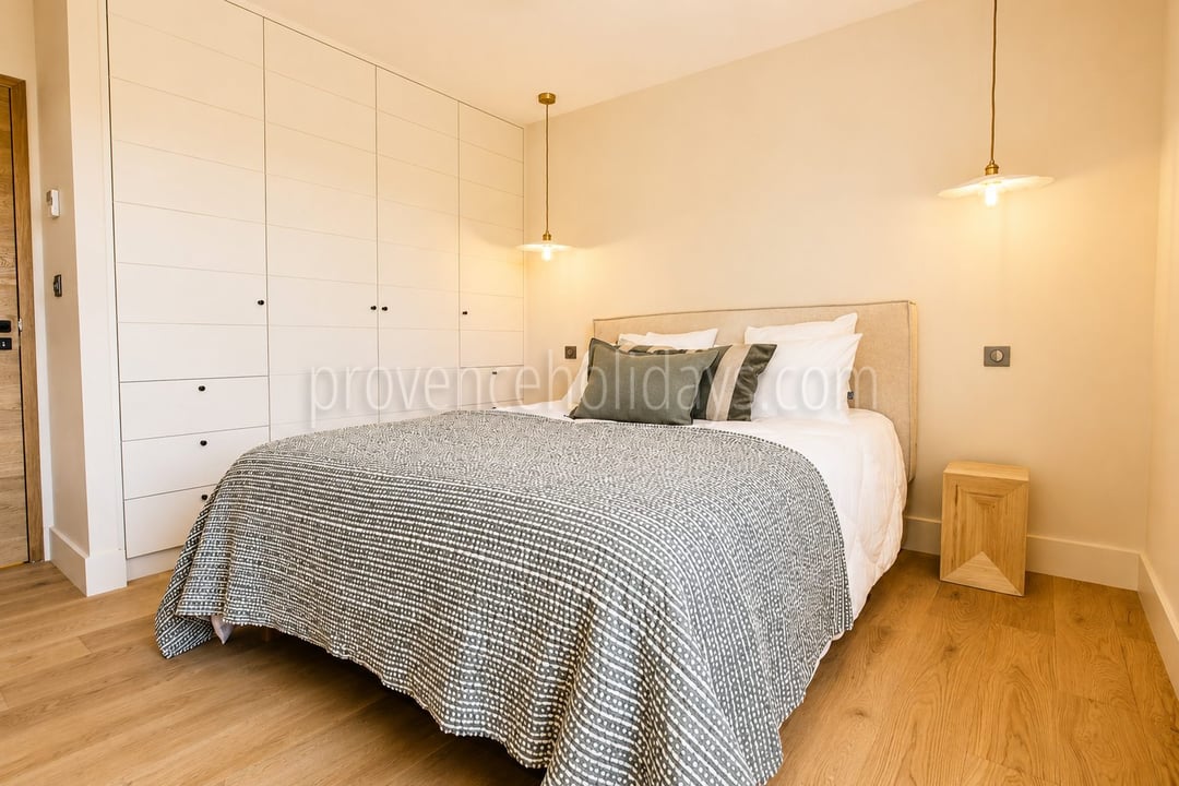 27 - Villa within walking distance of Maussane-les-Alpilles: Villa: Bedroom