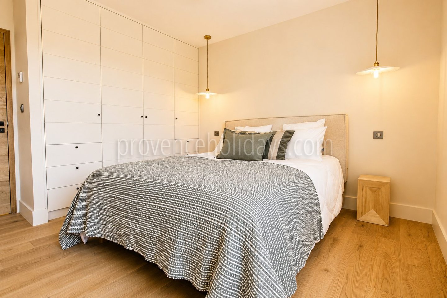 27 - Villa within walking distance of Maussane-les-Alpilles: Villa: Bedroom