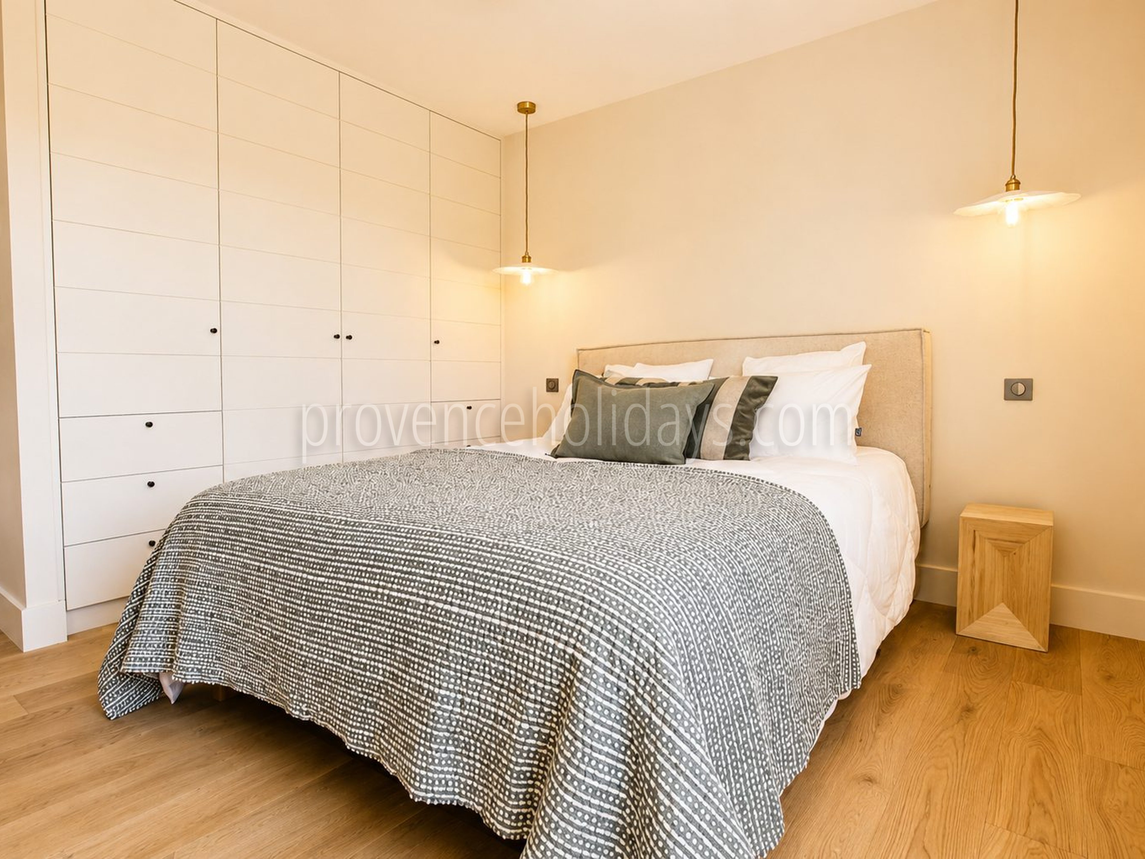 27 - Villa within walking distance of Maussane-les-Alpilles: Villa: Bedroom