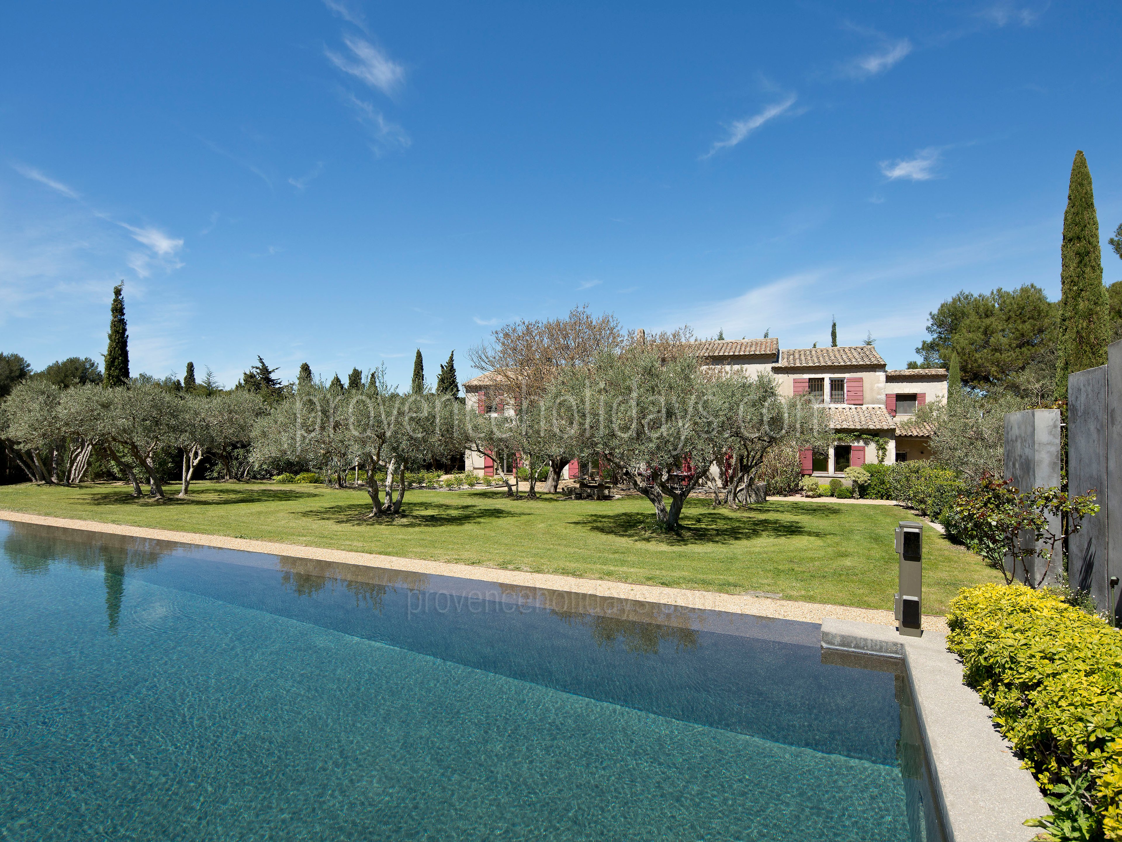 12 - Mas des Alpilles: Villa: Exterior