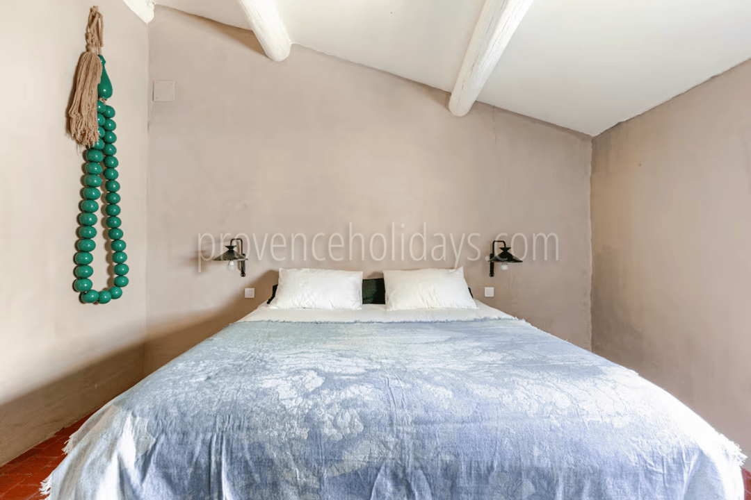 17 - Les Vues du Luberon: Villa: Bedroom