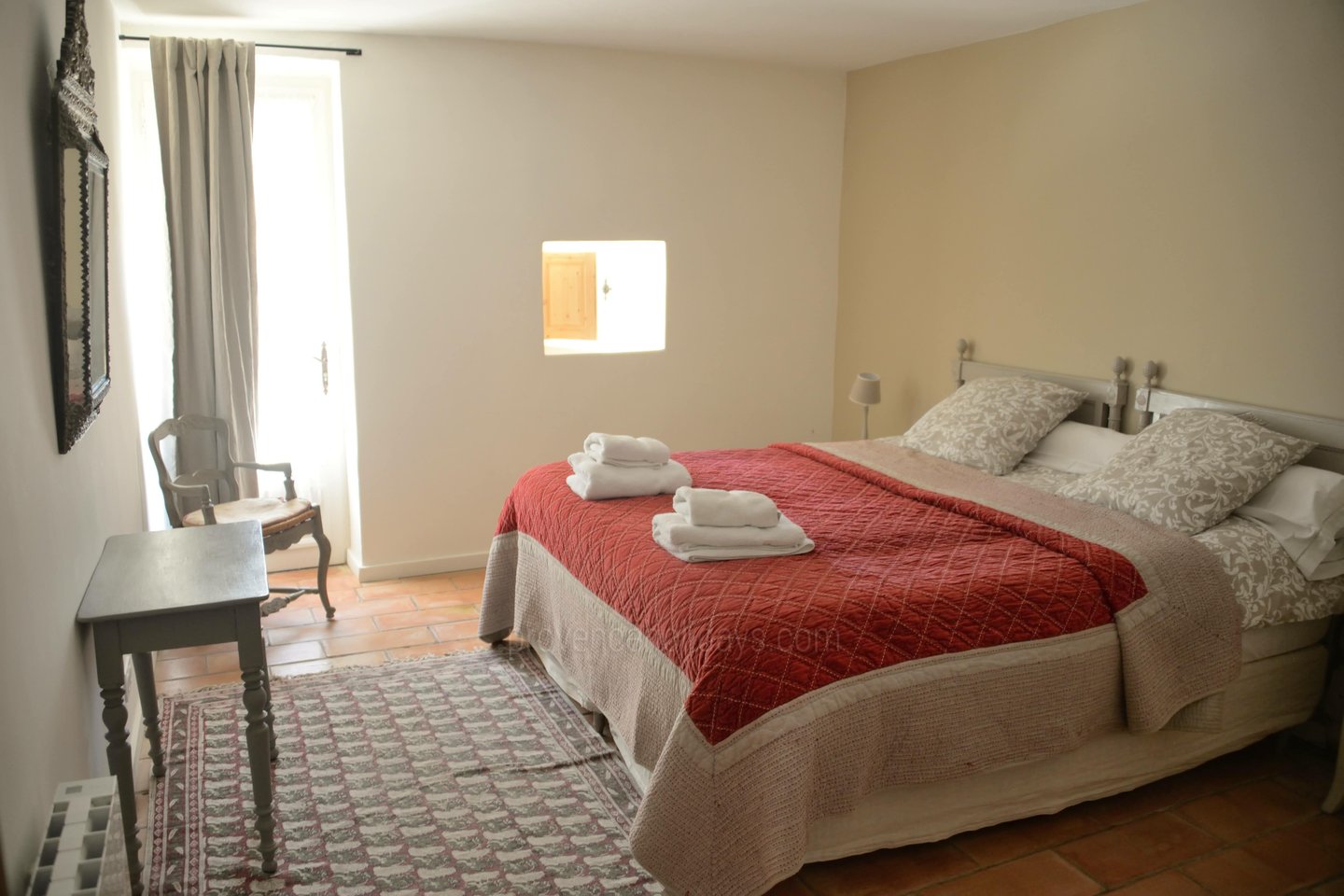 33 - Une Maison en Campagne: Villa: Bedroom