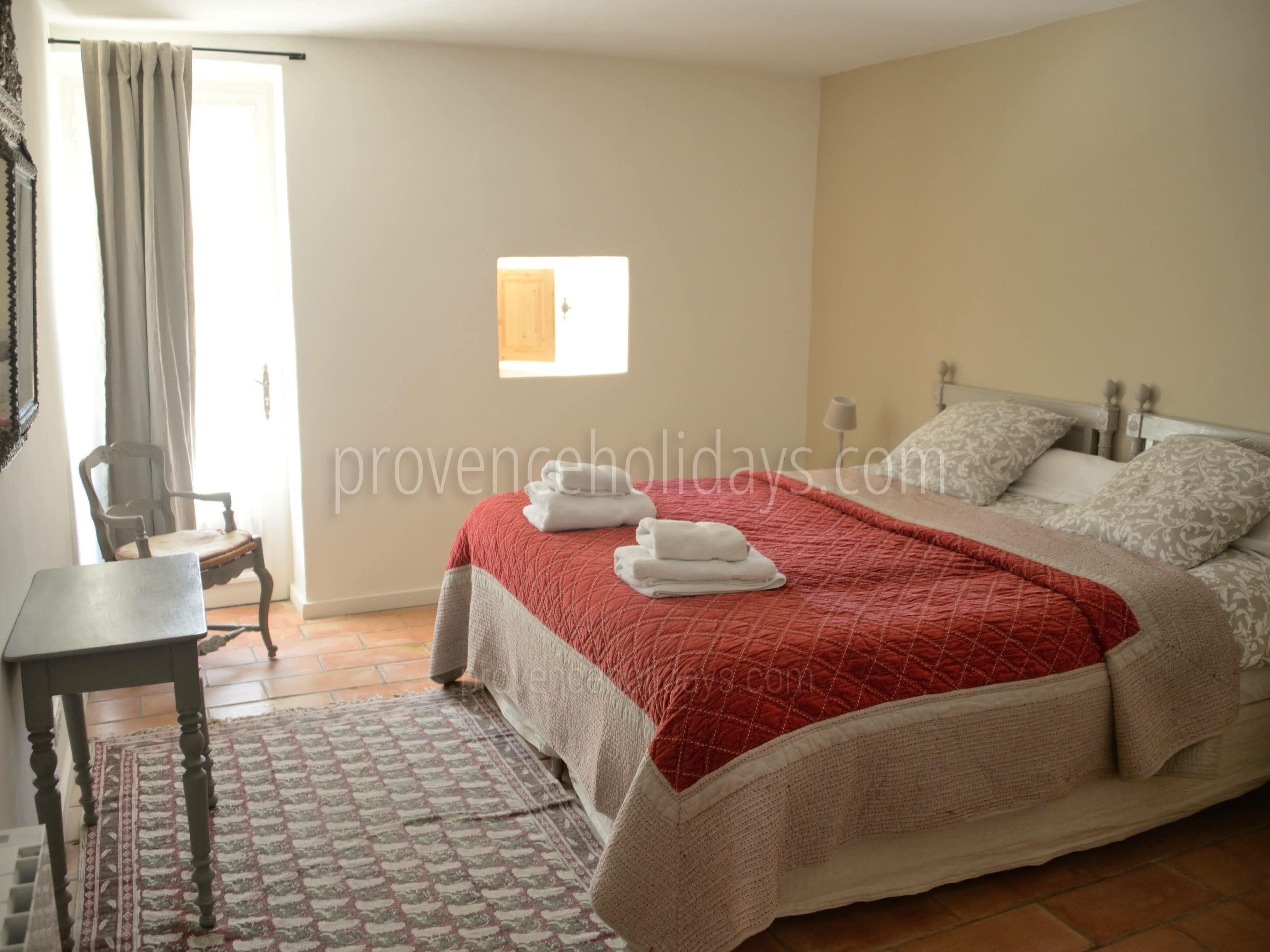 37 - Une Maison en Campagne: Villa: Bedroom