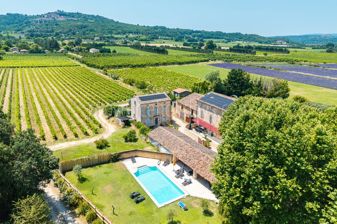 2 - Mas with pool in Bonnieux: Villa: Exterior