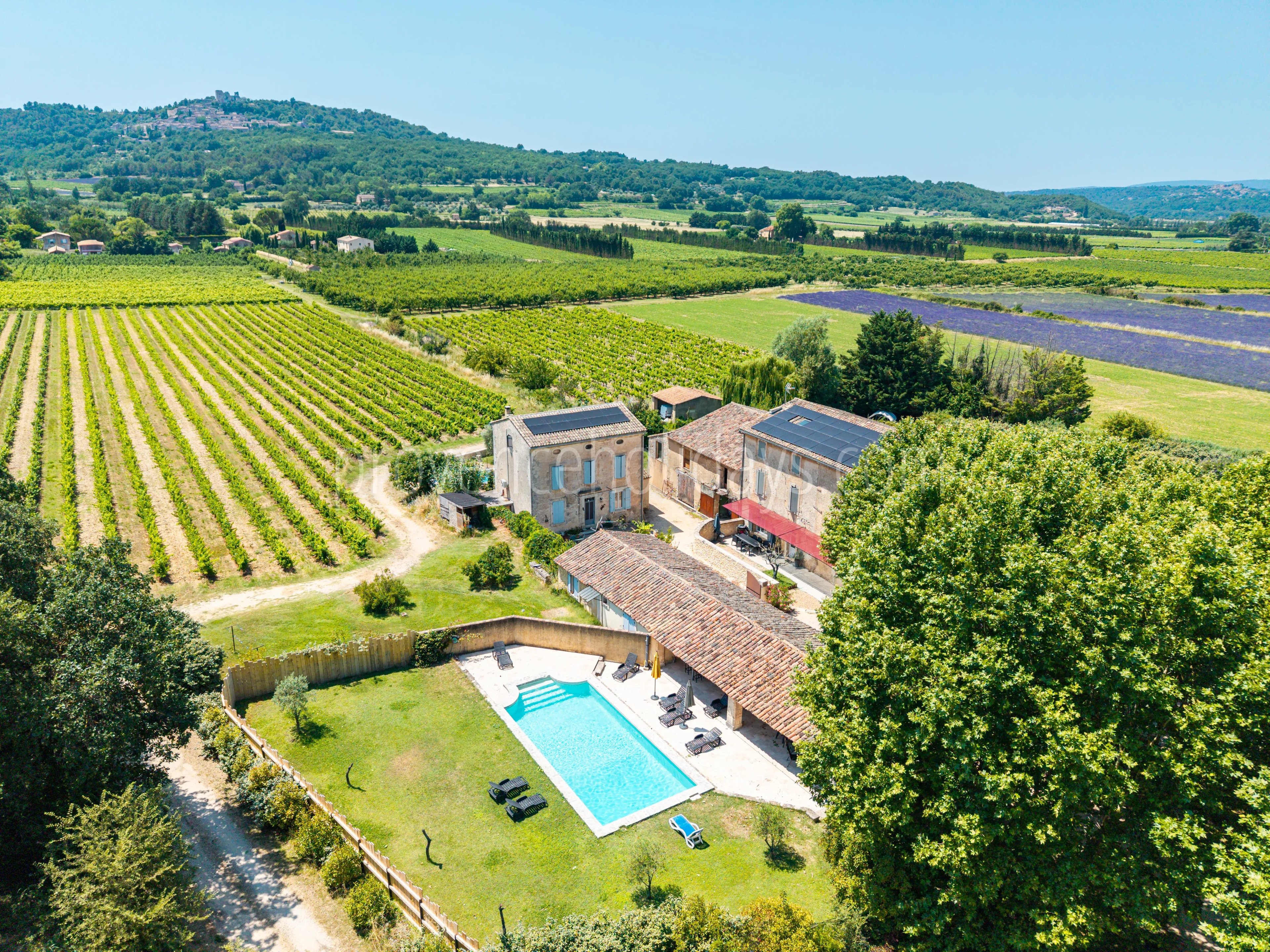 2 - Mas with pool in Bonnieux: Villa: Exterior