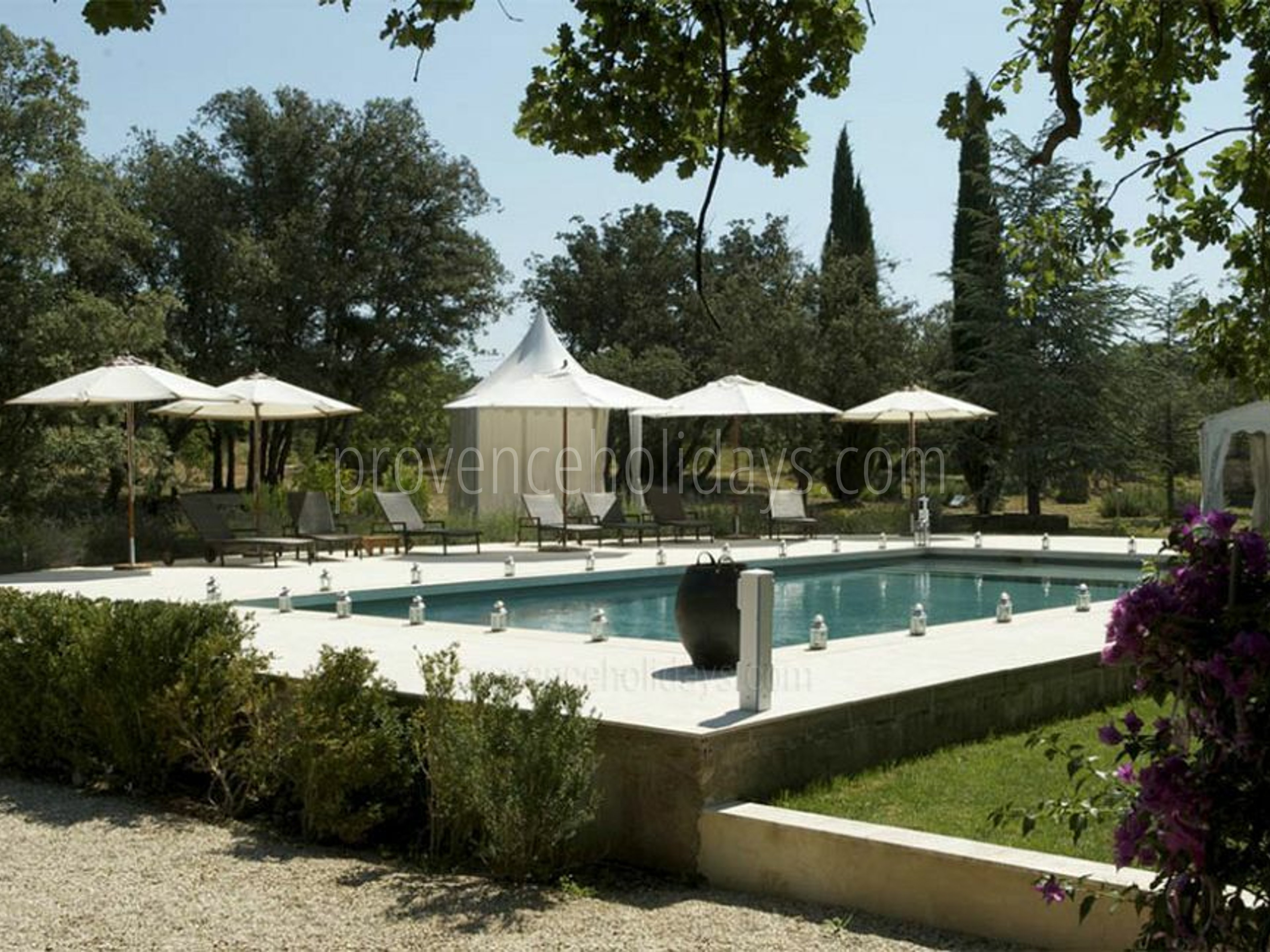 8 - Le Mas aux Gargouilles: Villa: Pool