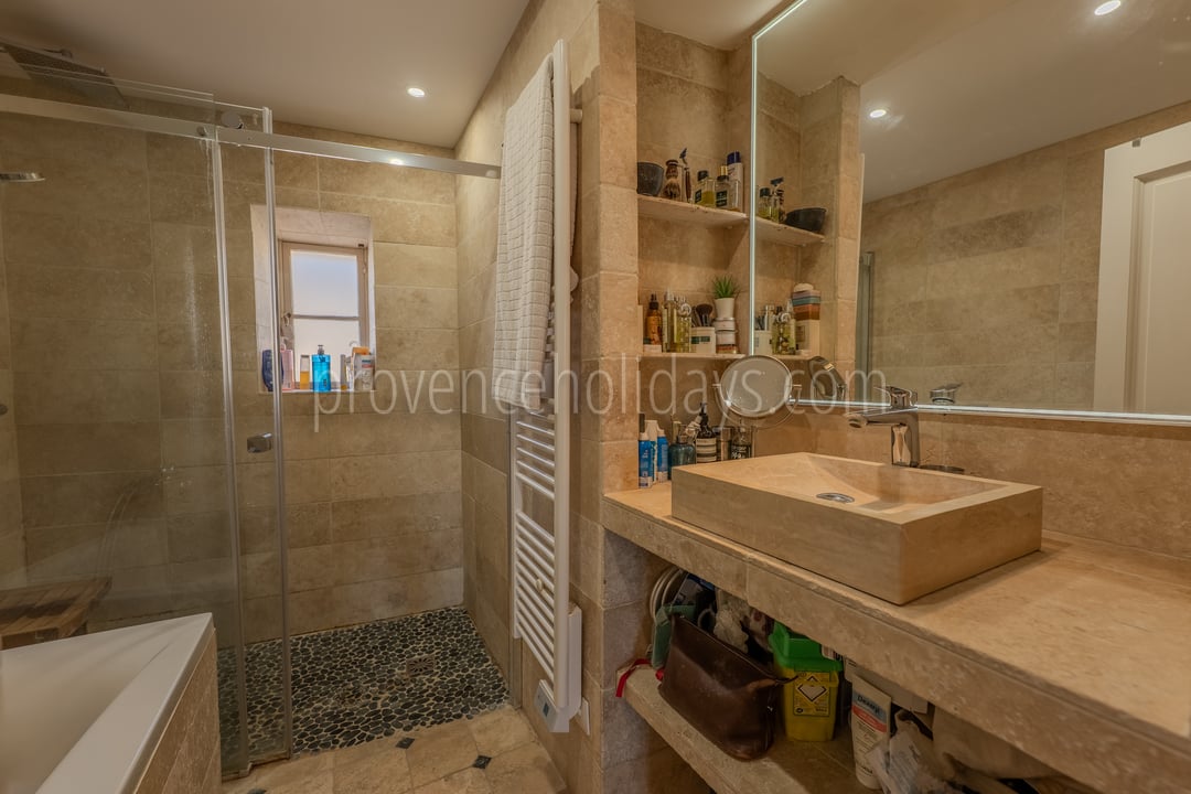 32 - Hotel particulier dans le centre de Mazan: Villa: Bathroom