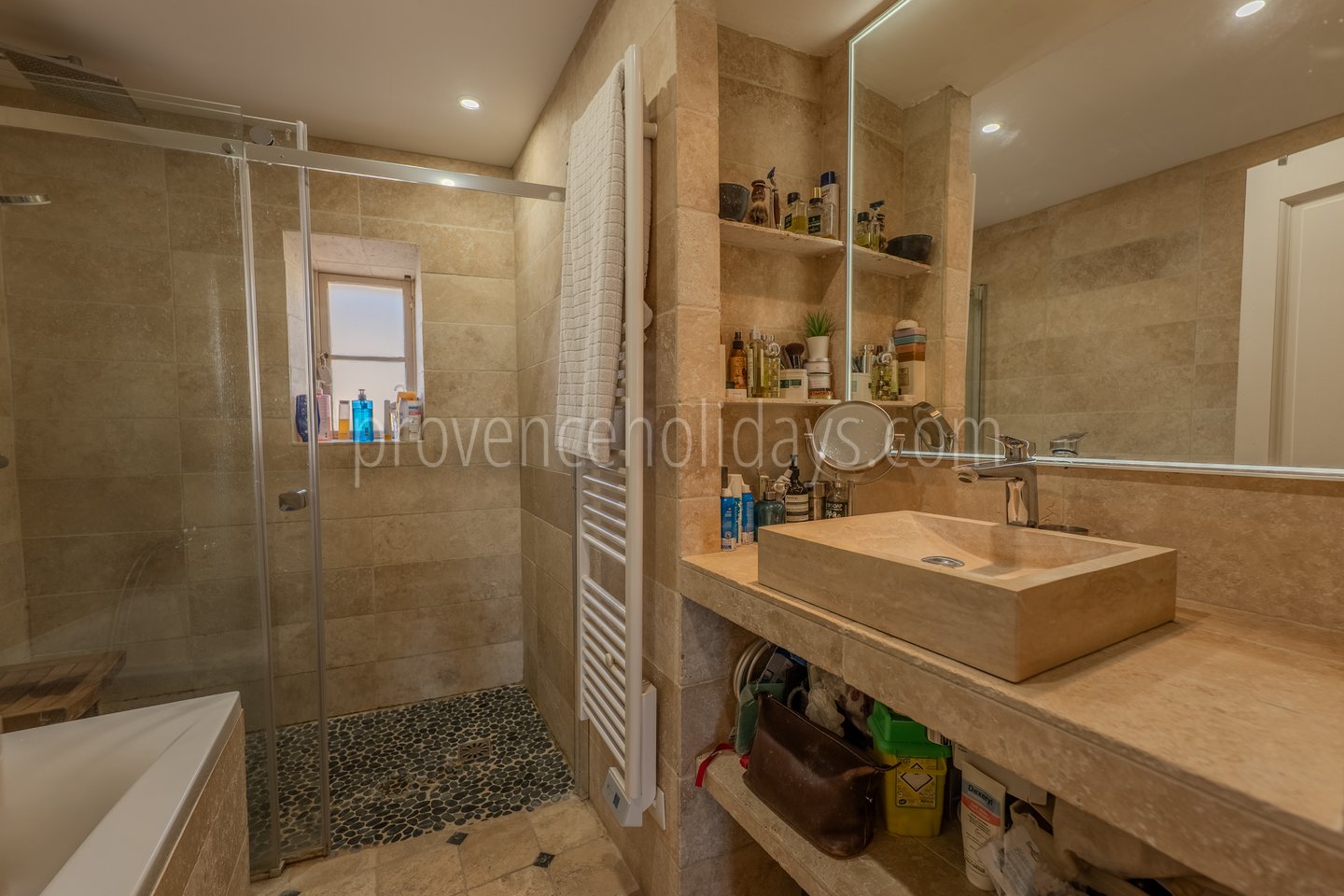 32 - Hotel particulier dans le centre de Mazan: Villa: Bathroom