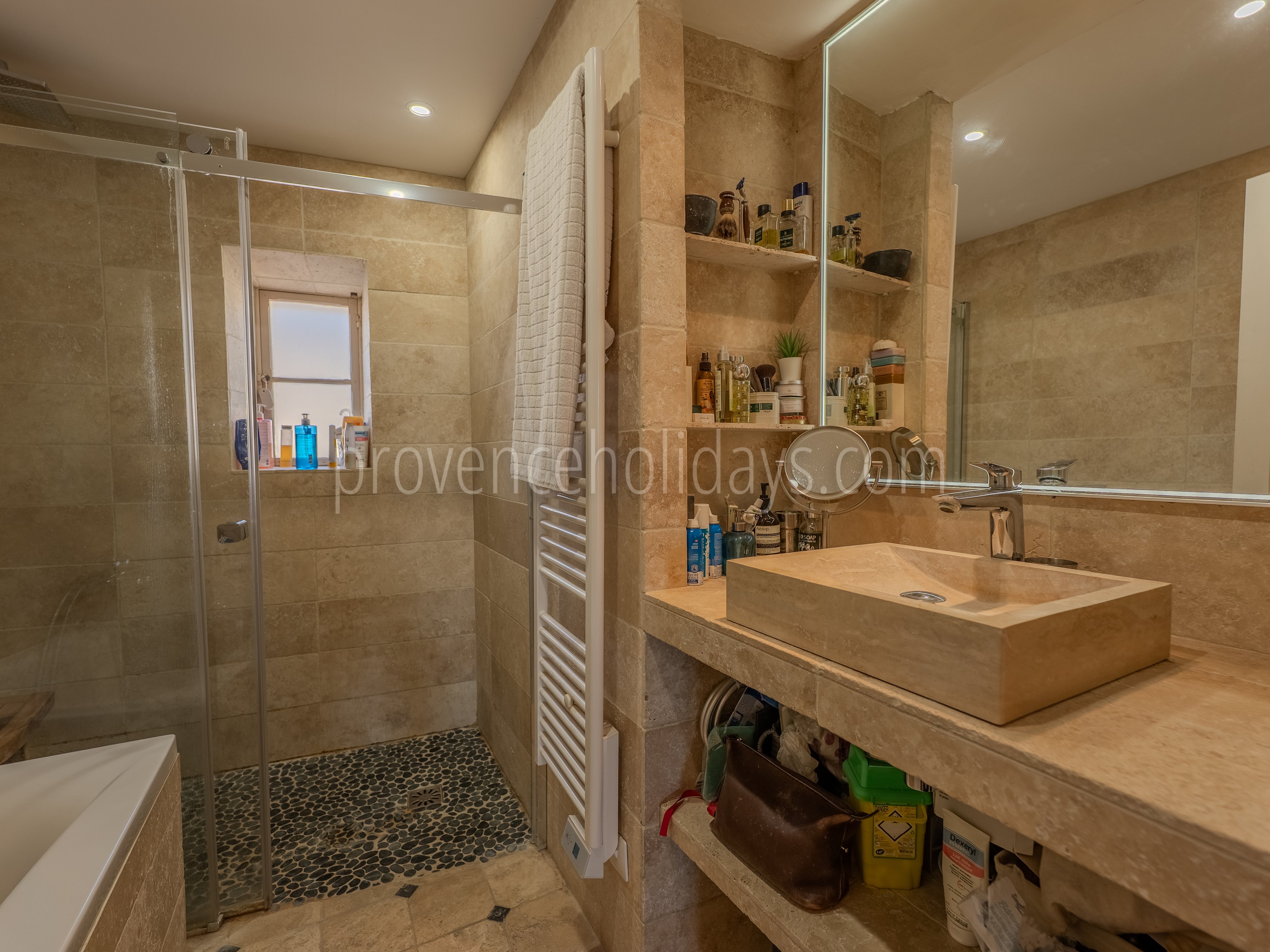 32 - Hotel particulier dans le centre de Mazan: Villa: Bathroom