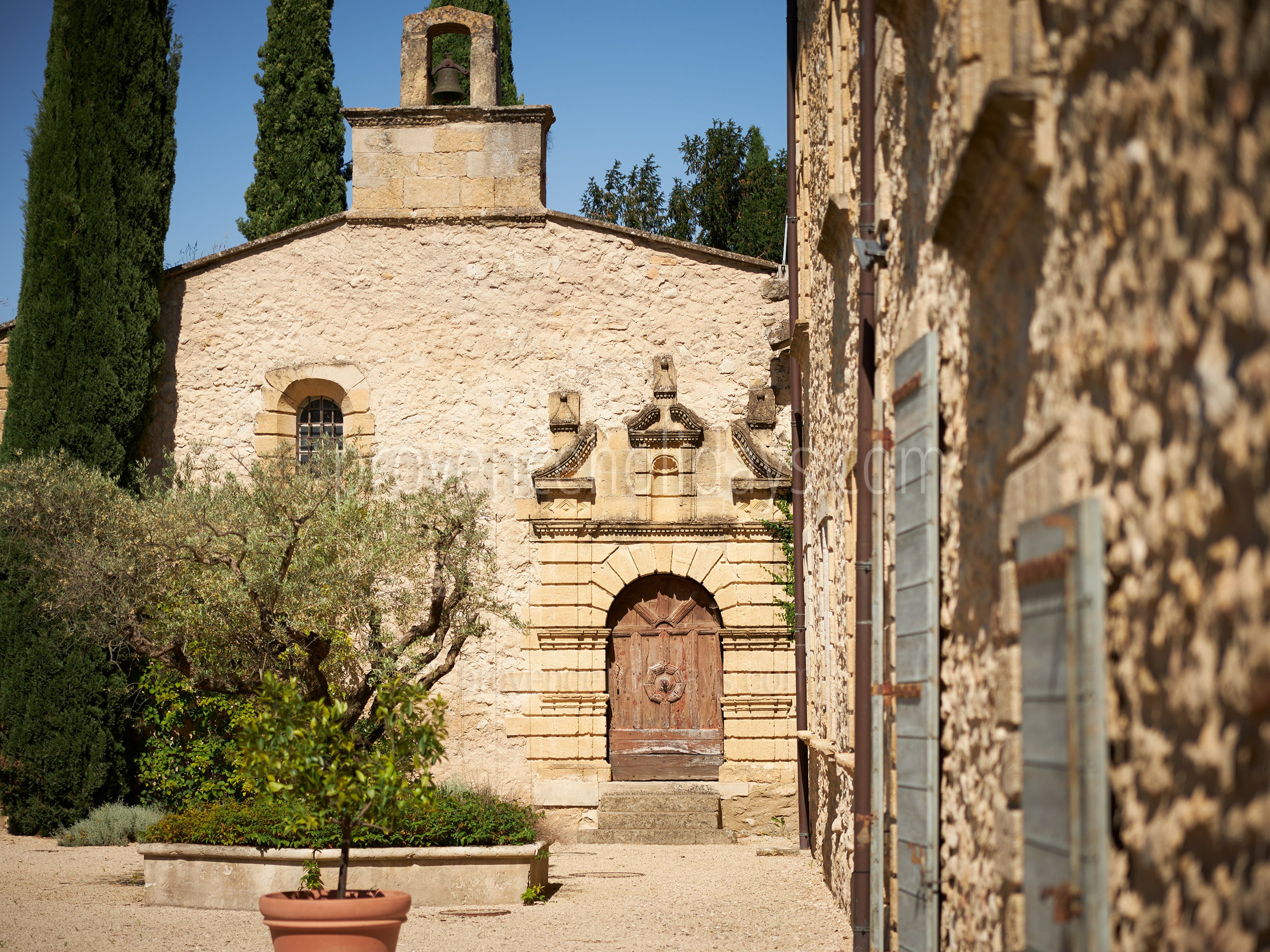 27 - Château de Luberon: Villa: Exterior