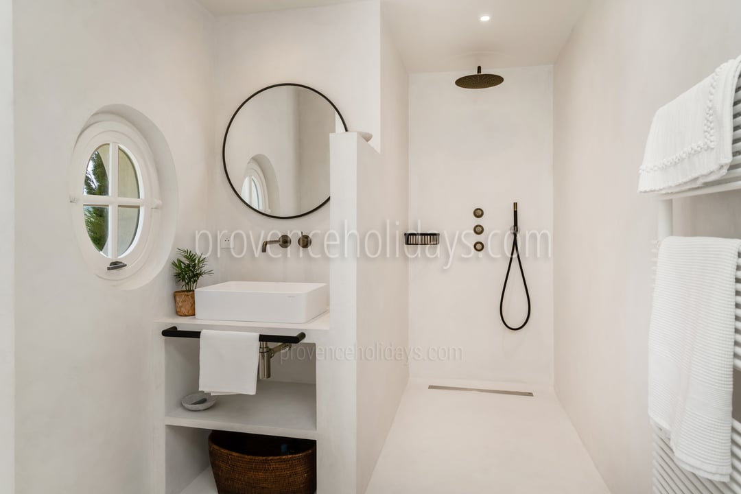 8 - Villa Honora: Villa: Bathroom
