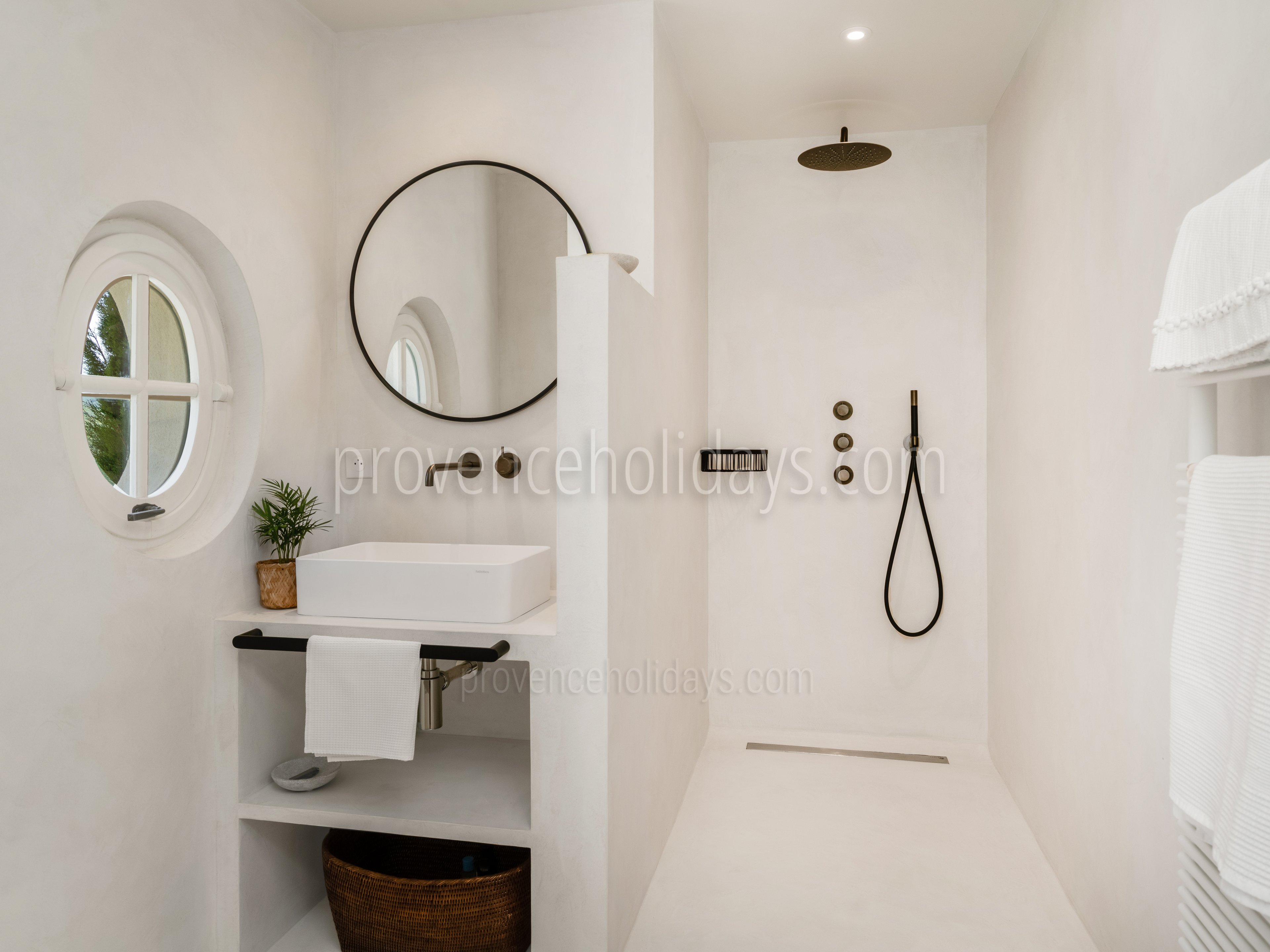 8 - Villa Honora: Villa: Bathroom