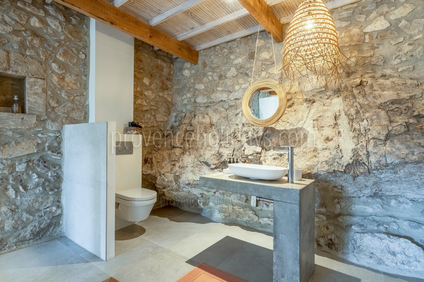 24 - Mas des Roches: Villa: Bathroom