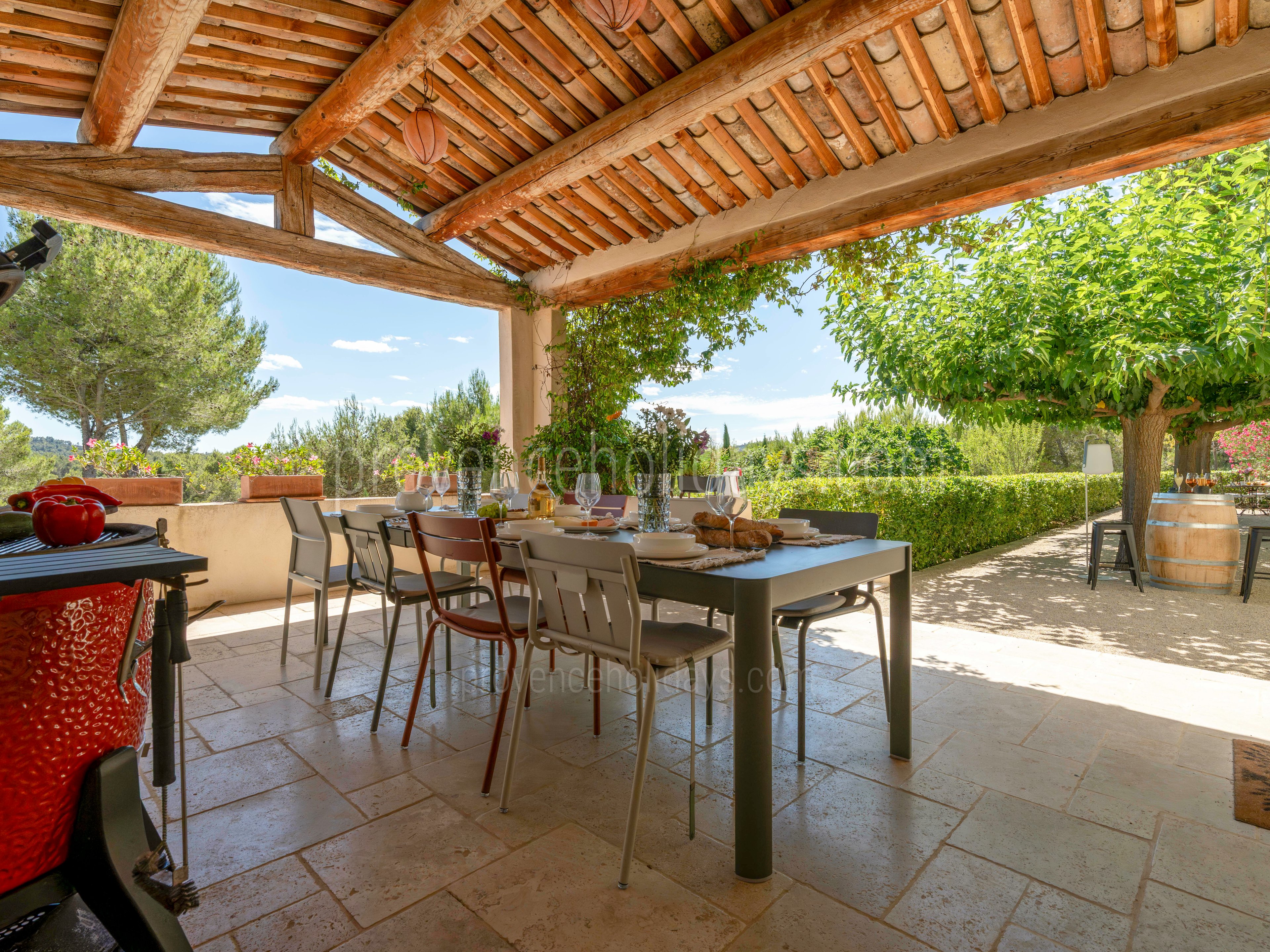 6 - Mas des Songes: Villa: Exterior