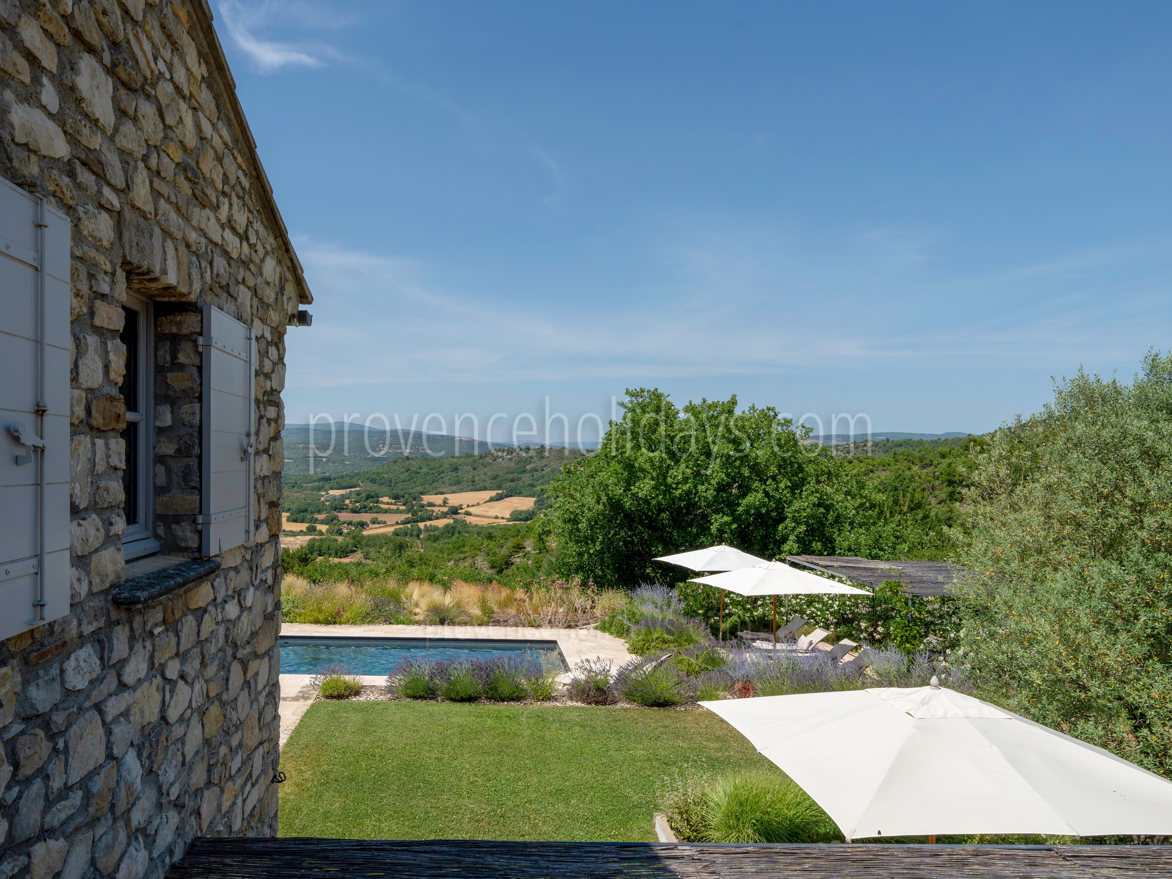 17 - Mas de Saint-Jean: Villa: Exterior