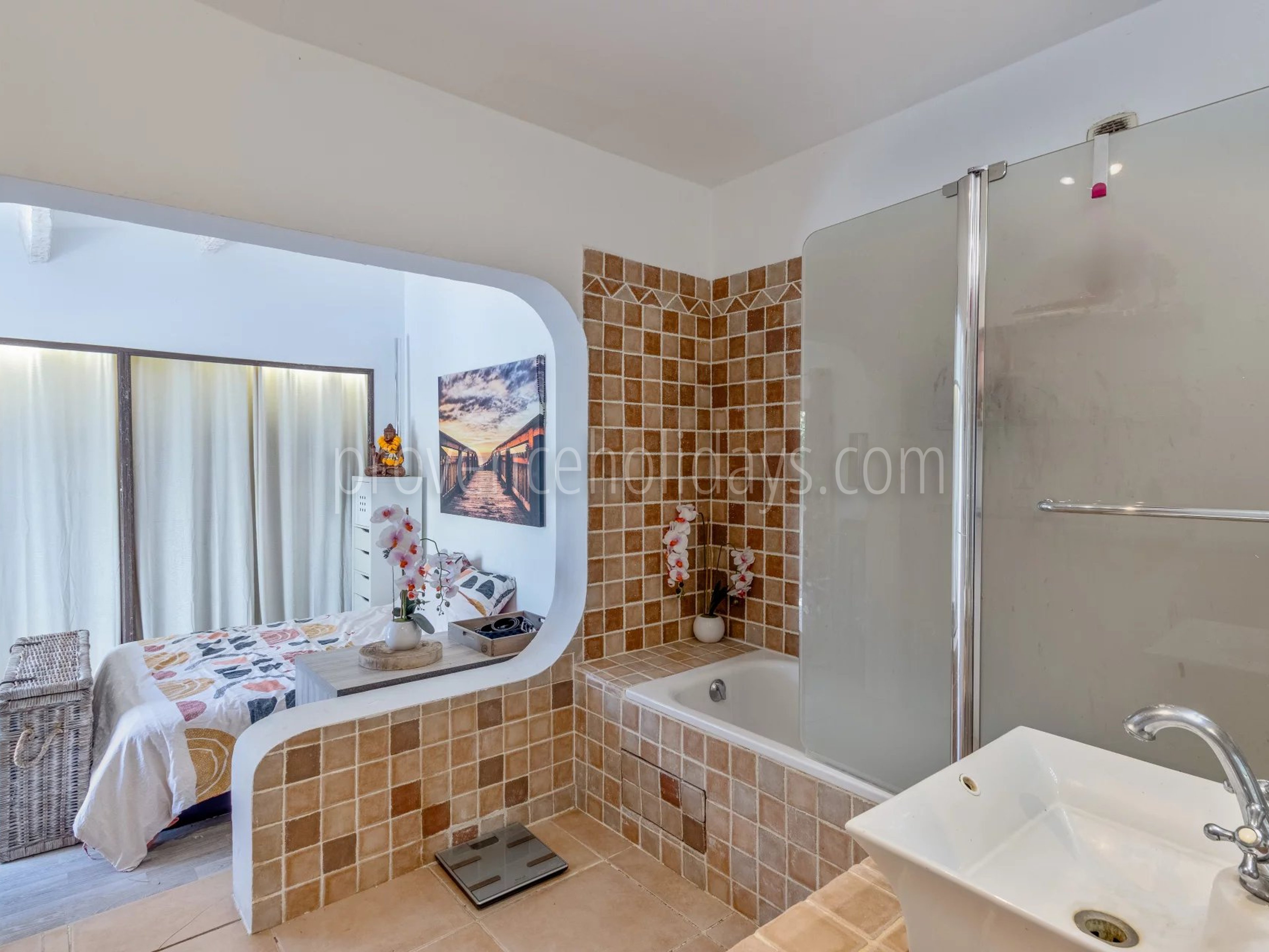 17 - Quiet house in Gassin: Villa: Bathroom
