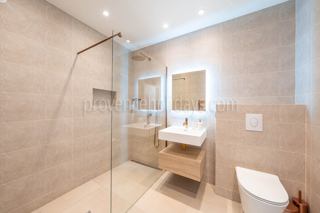 25 - Villa Croisette: Villa: Bathroom