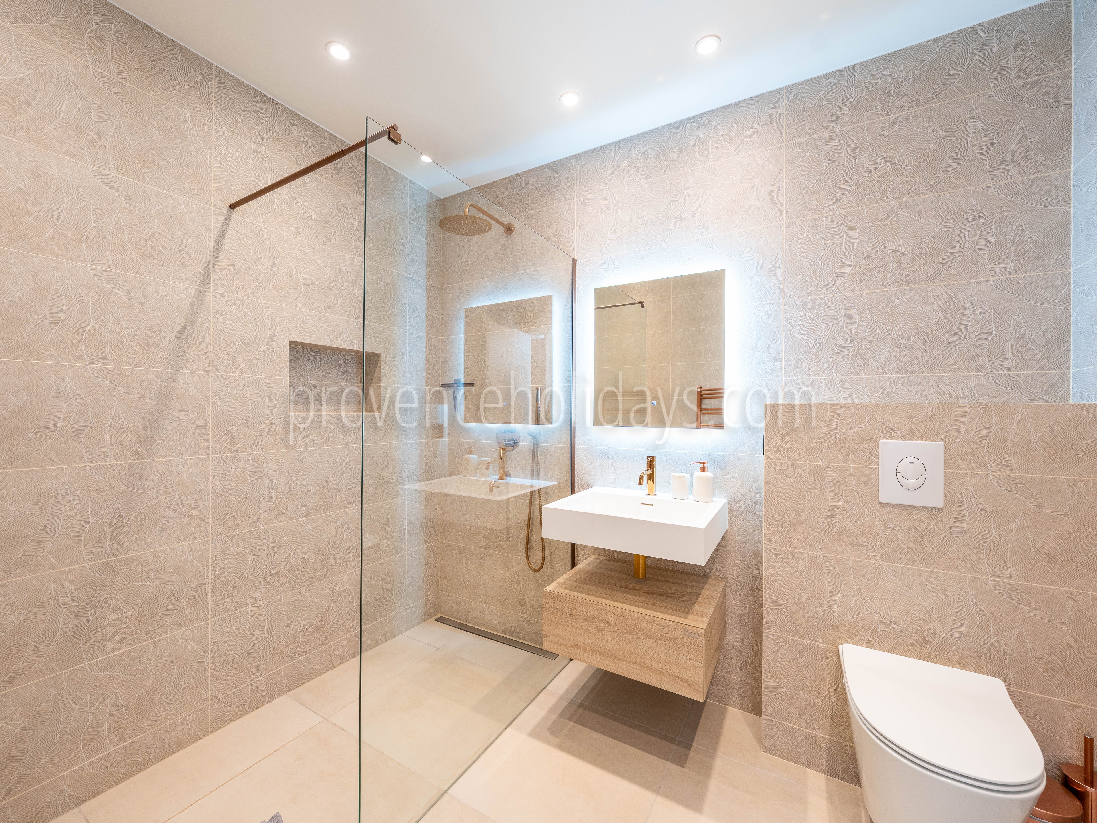 25 - Villa Croisette: Villa: Bathroom