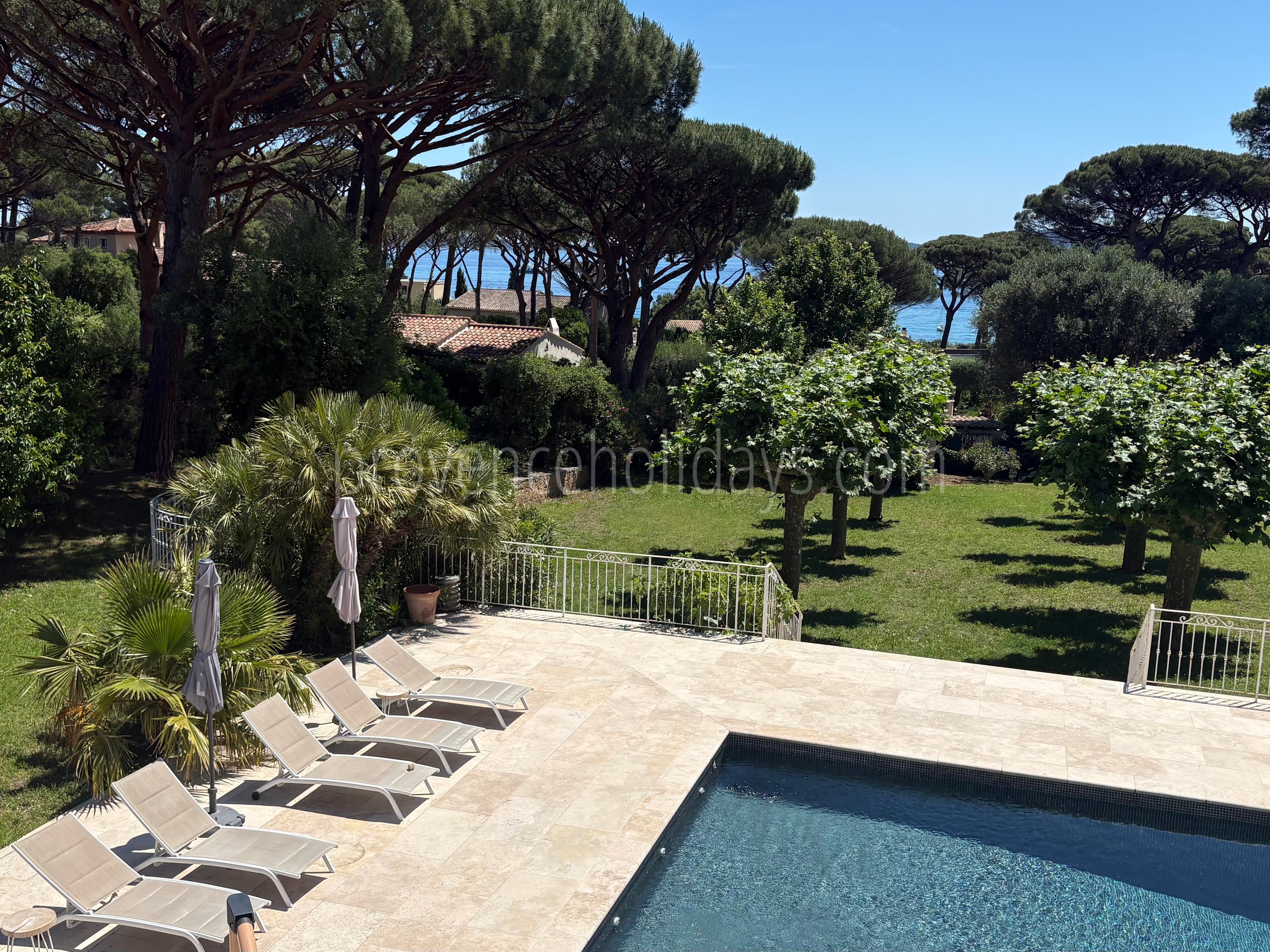 26 - Le Mas des Lys: Villa: Pool