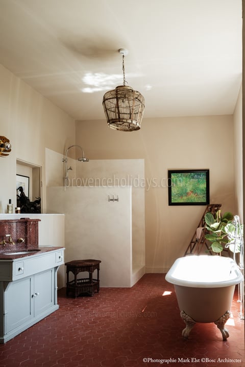 26 - La Bastide du Millénaire: Villa: Bathroom