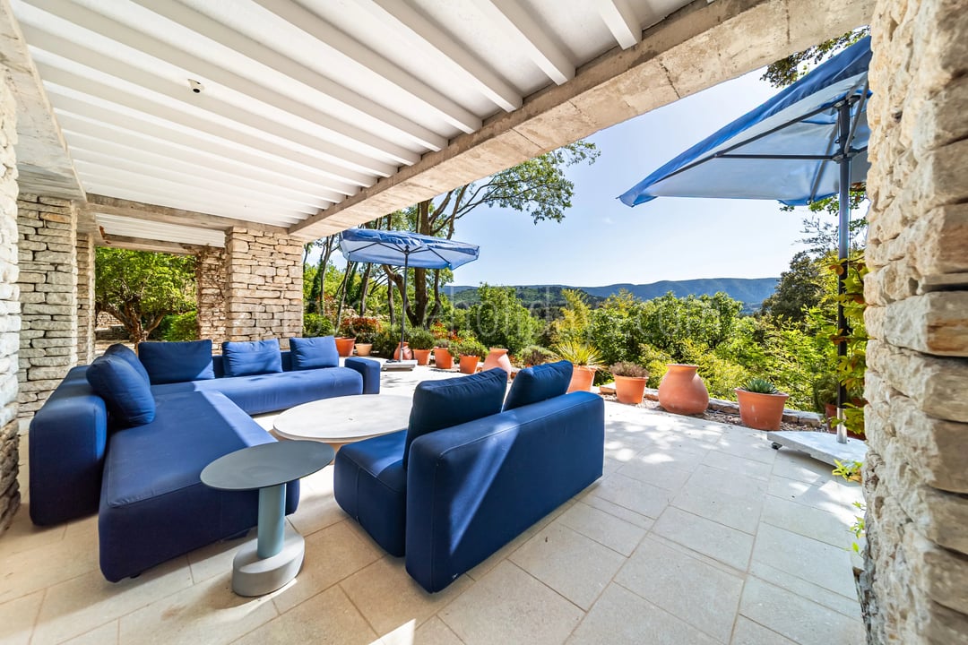 5 - Stone Property in Ménerbes: Villa: Pool
