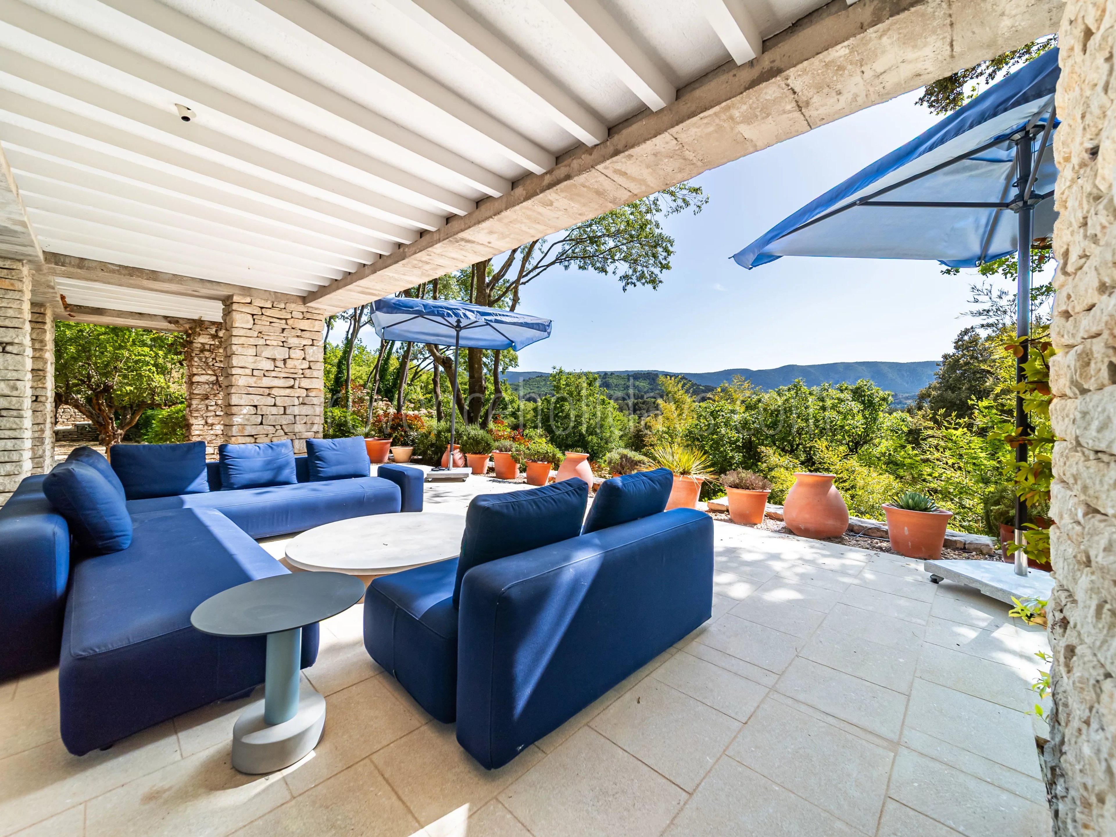 5 - Stone Property in Ménerbes: Villa: Pool