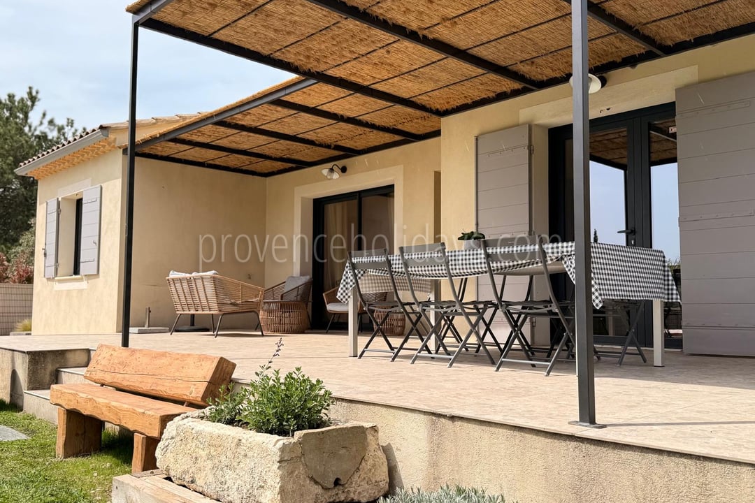 30 - Mazet du Paradou: Villa: Exterior