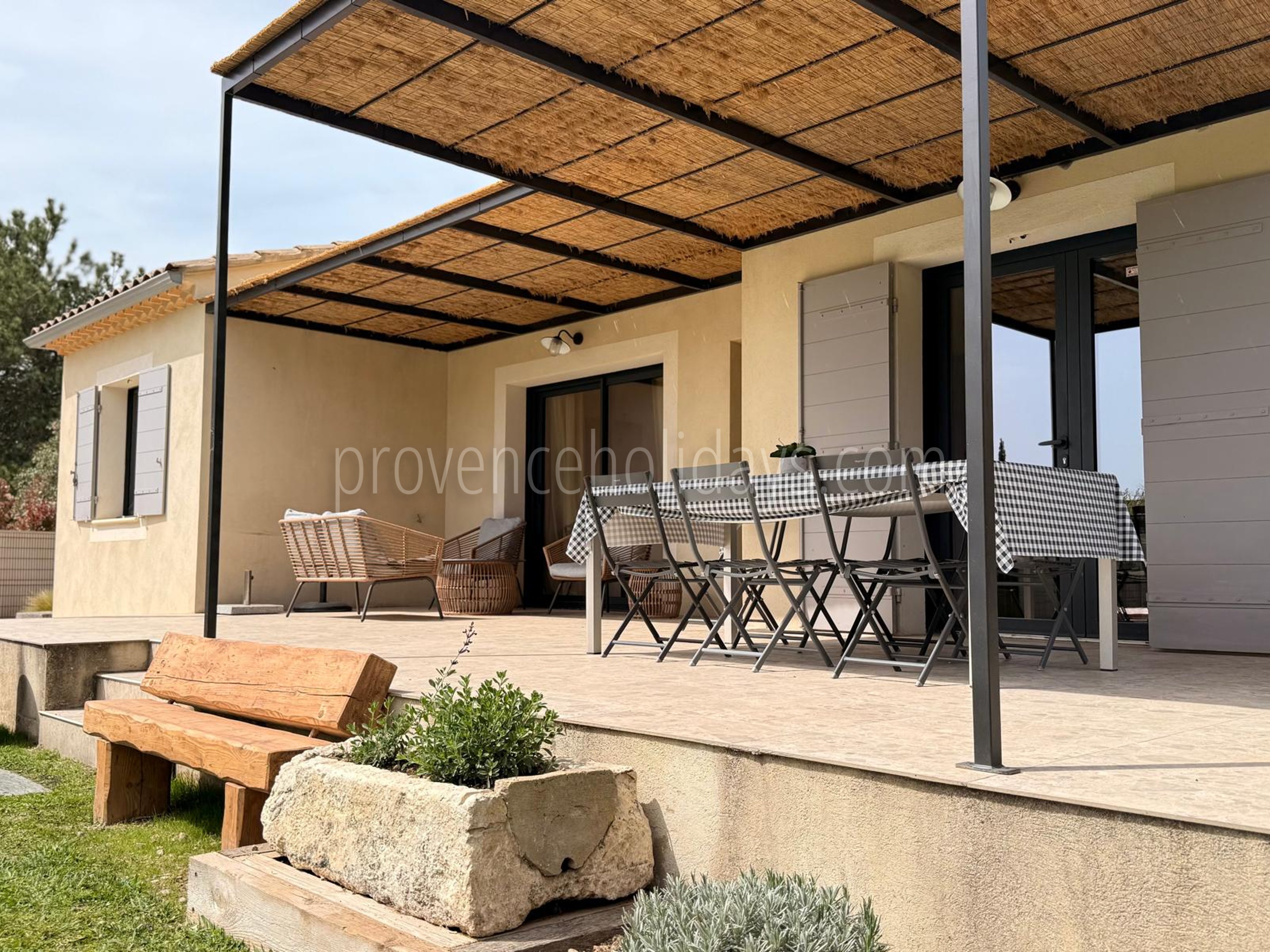 30 - Mazet du Paradou: Villa: Exterior