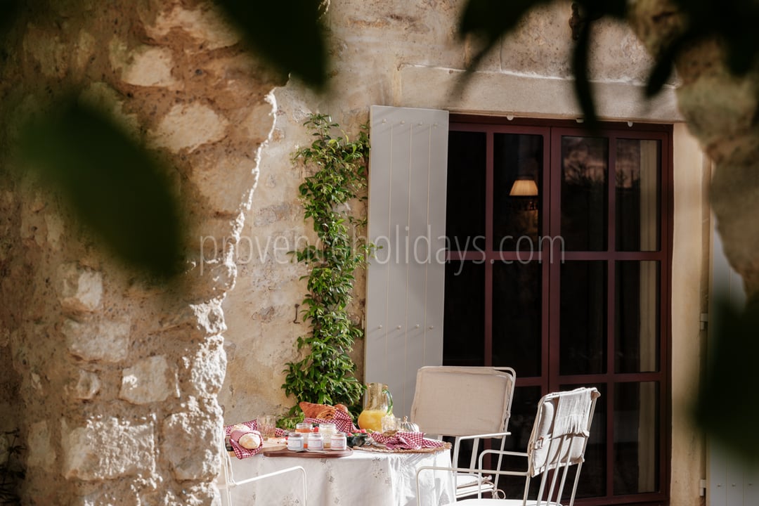 13 - Mas des Oliviers: Villa: Exterior