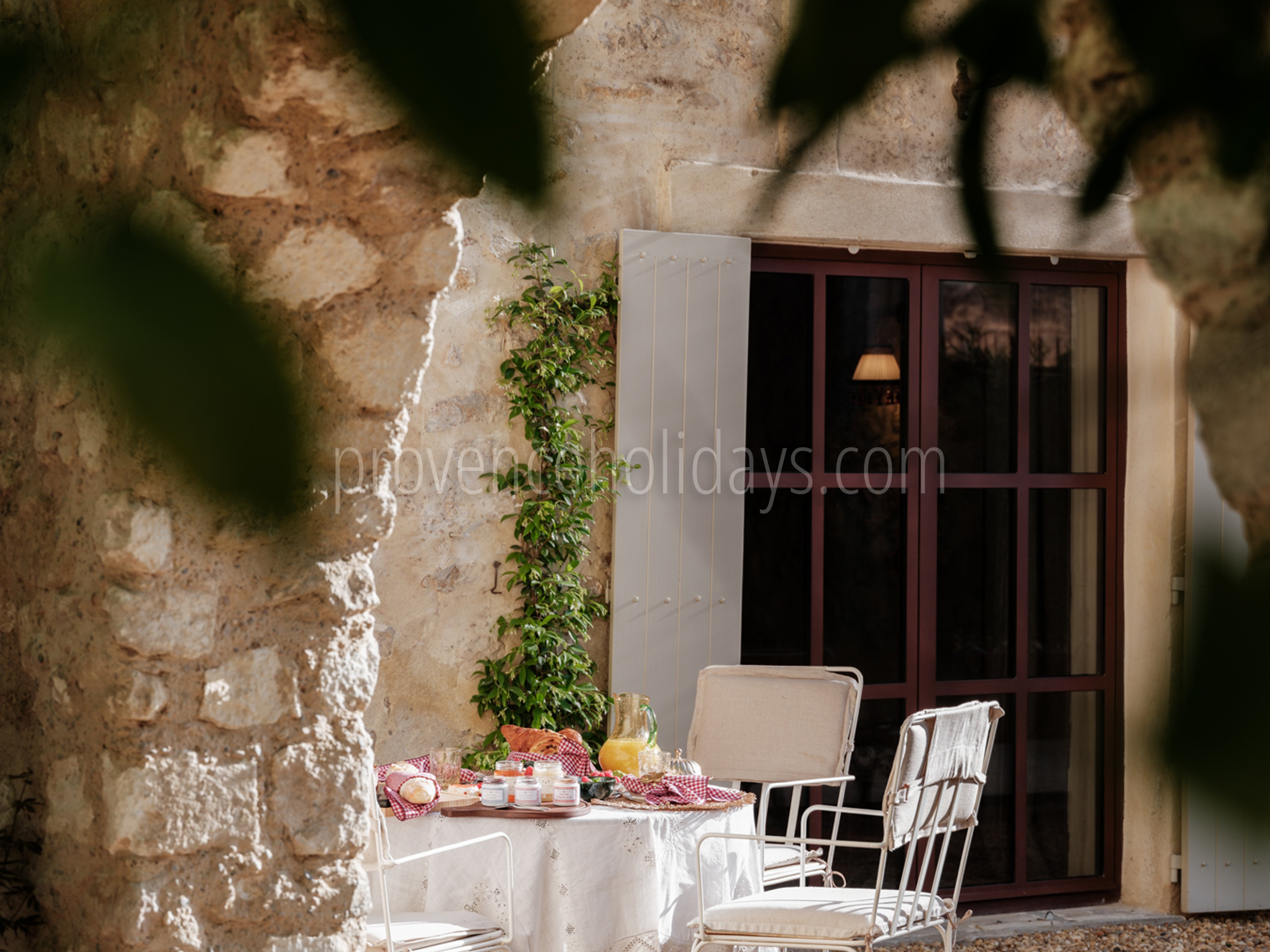 13 - Mas des Oliviers: Villa: Exterior