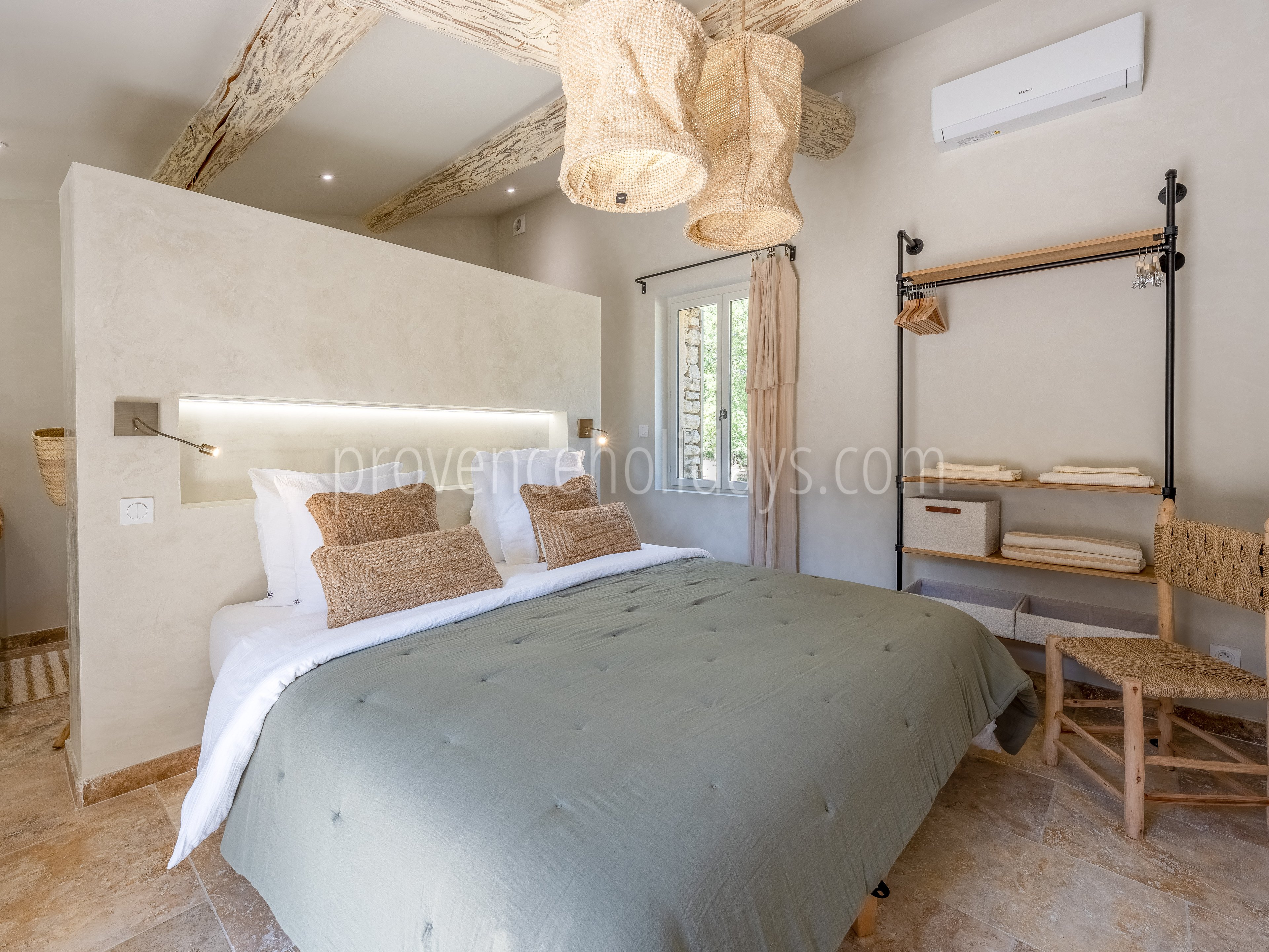 26 - Villa Sérénité du Luberon: Villa: Bedroom