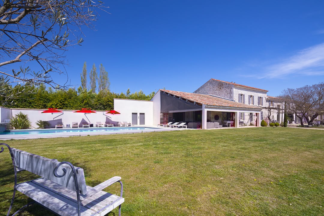 8 - Mas des Vignes: Villa: Exterior