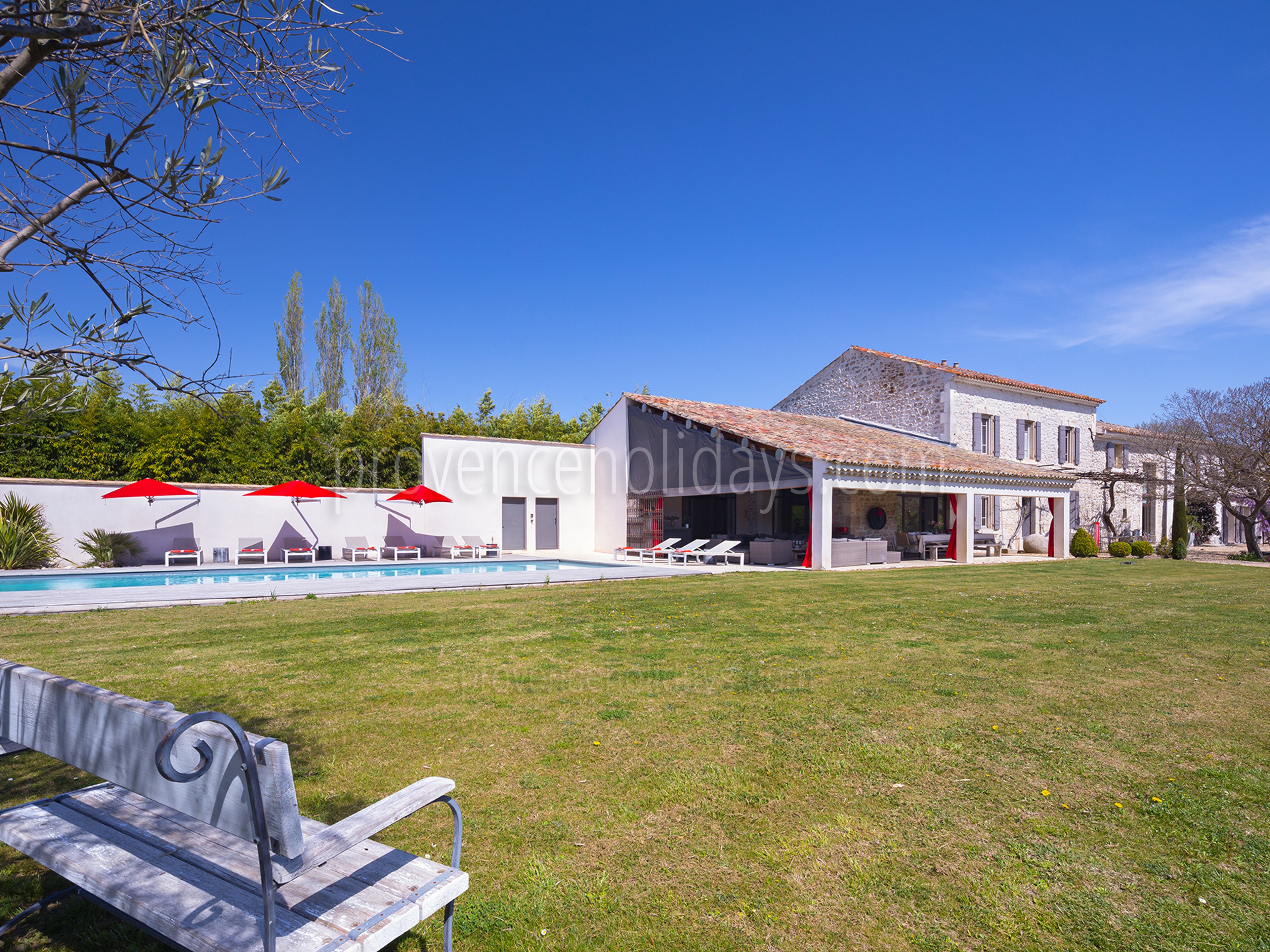 8 - Mas des Vignes: Villa: Exterior